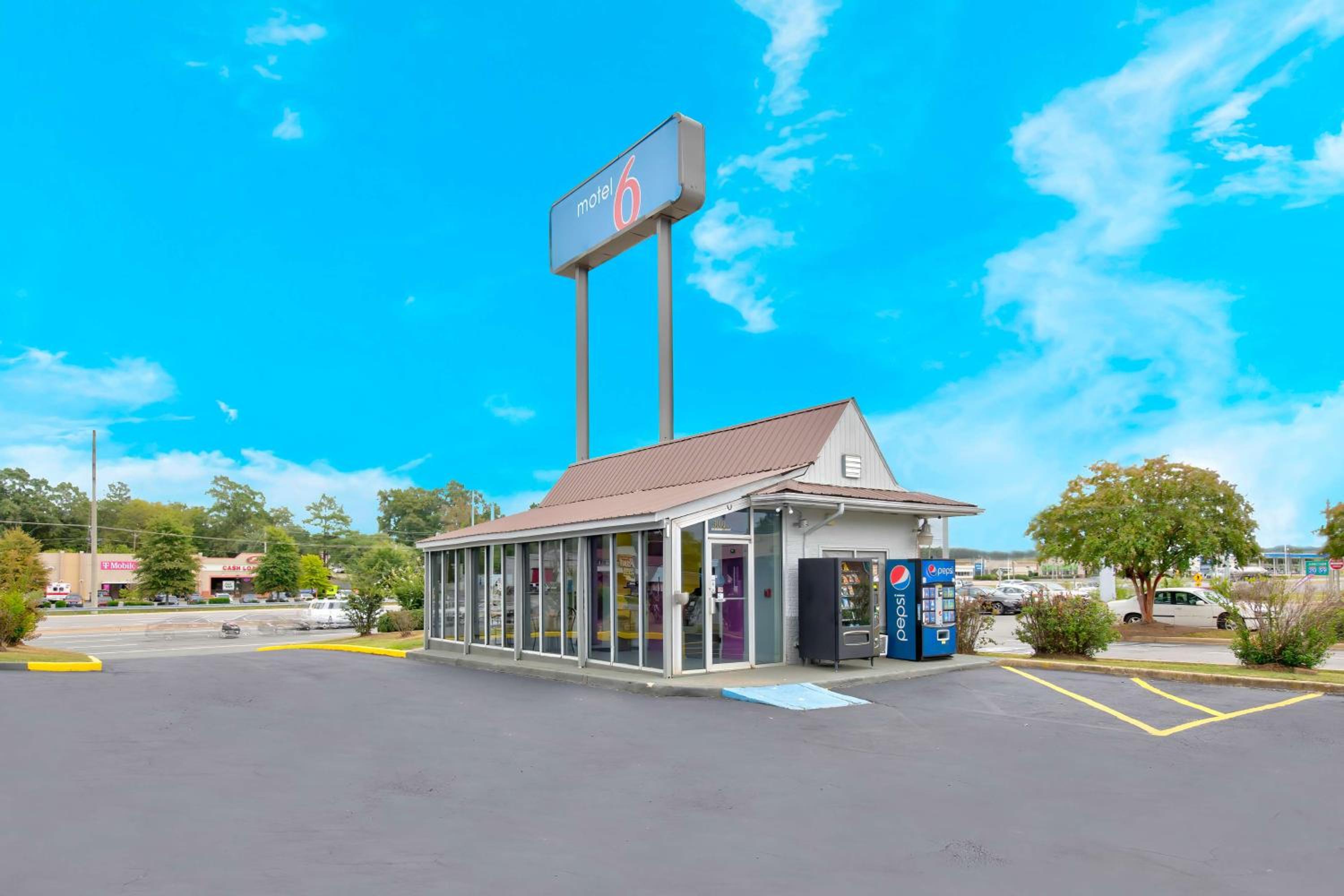 Motel 6 Tuscaloosa AL University view 3
