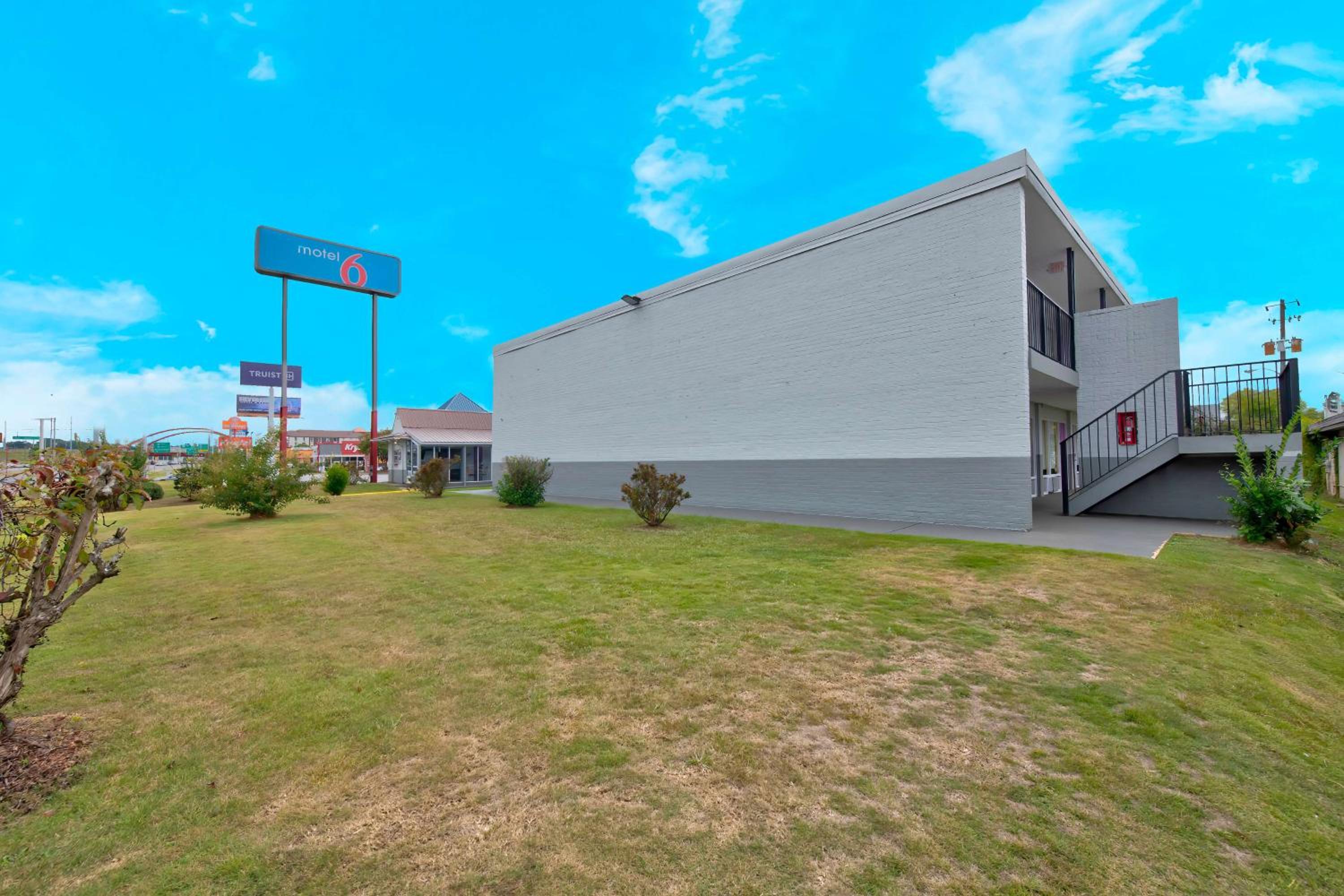 Motel 6 Tuscaloosa AL University view 5