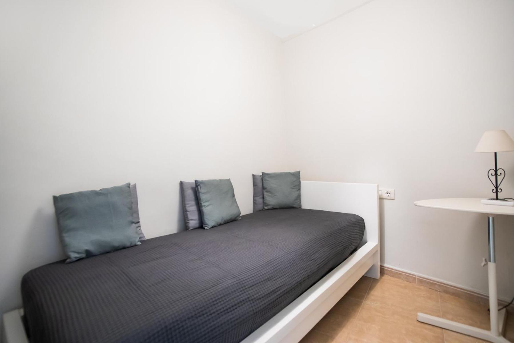 42man1018 Centrally located flat in Sant Antoni