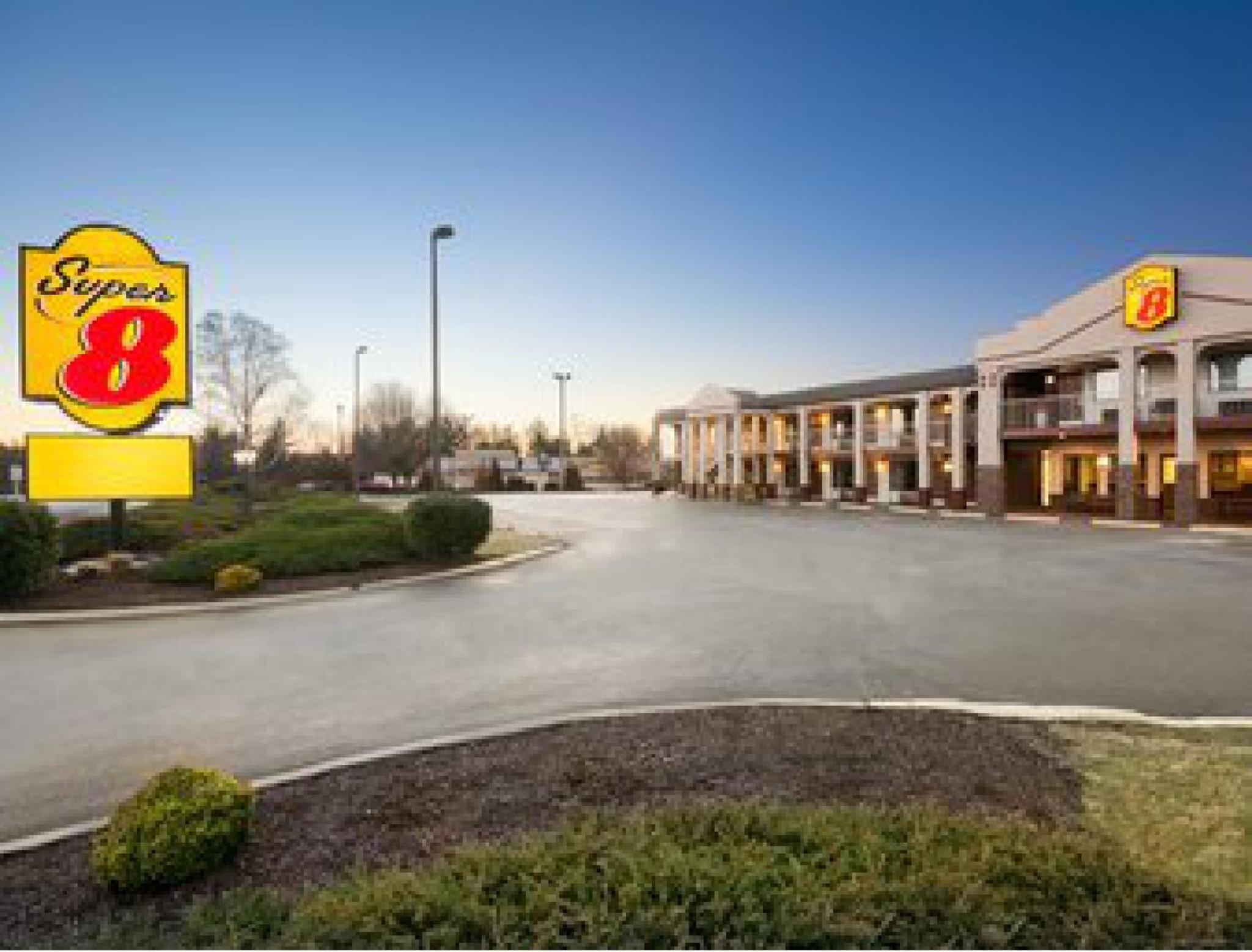 Wytheville Vacations - Super 8 by Wyndham Wytheville - Property Image 40