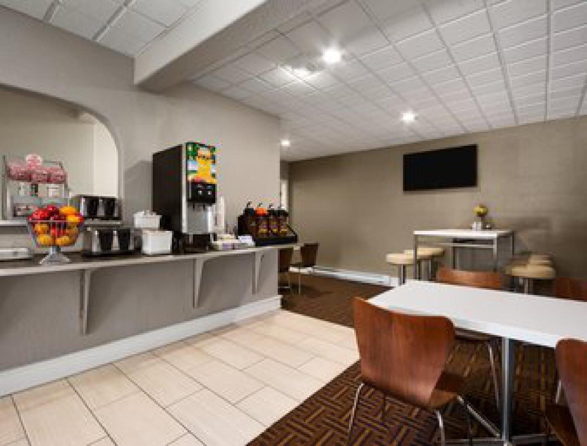 Wytheville Vacations - Super 8 by Wyndham Wytheville - Property Image 44