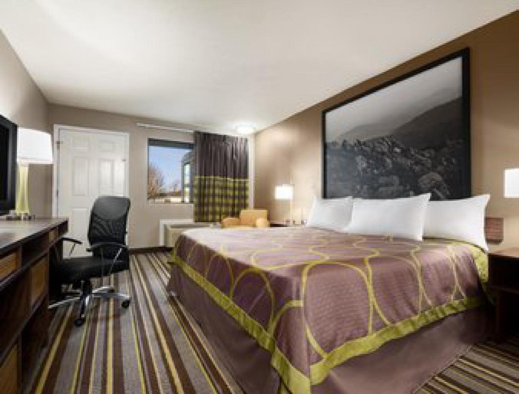 Wytheville Vacations - Super 8 by Wyndham Wytheville - Property Image 13