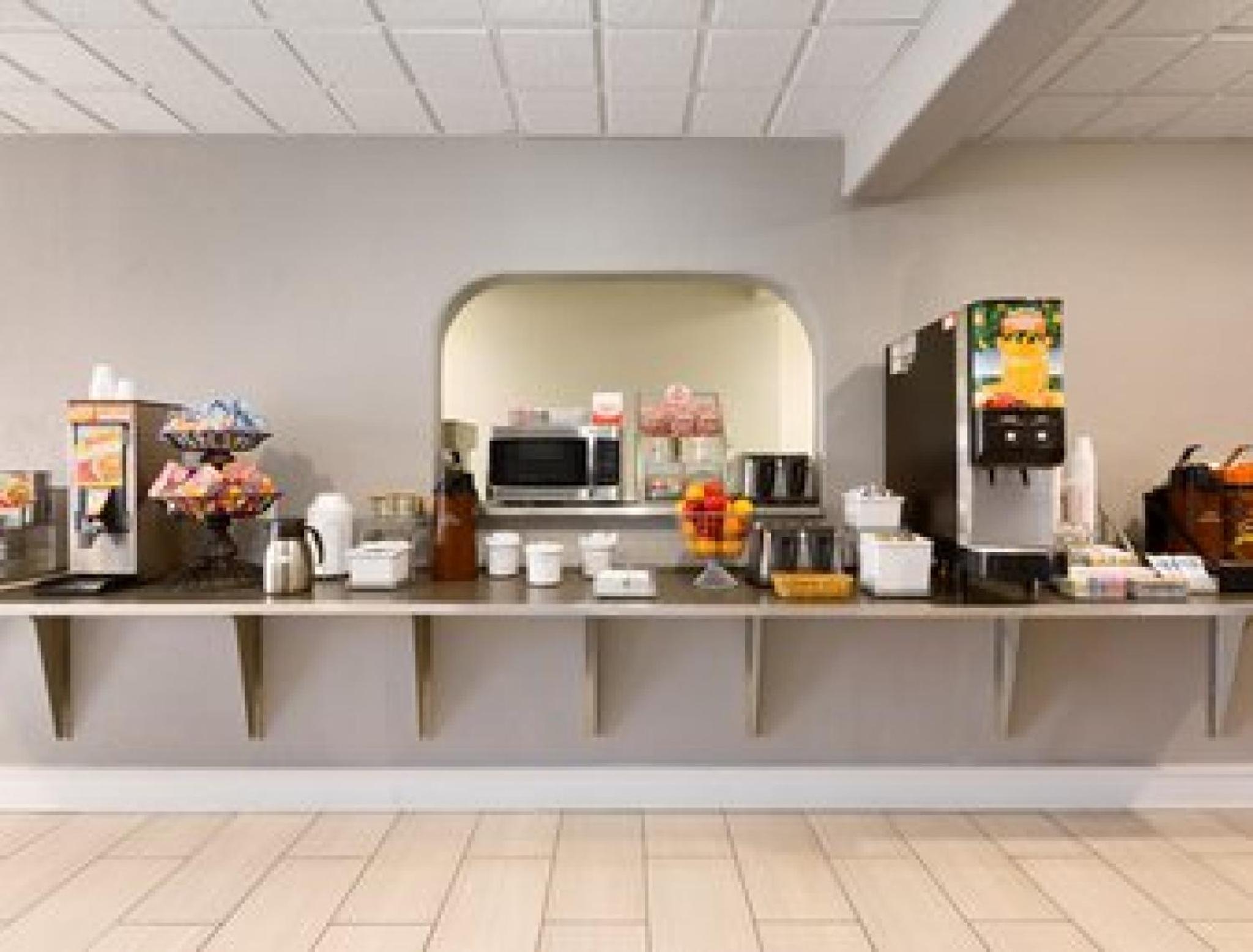Wytheville Vacations - Super 8 by Wyndham Wytheville - Property Image 43