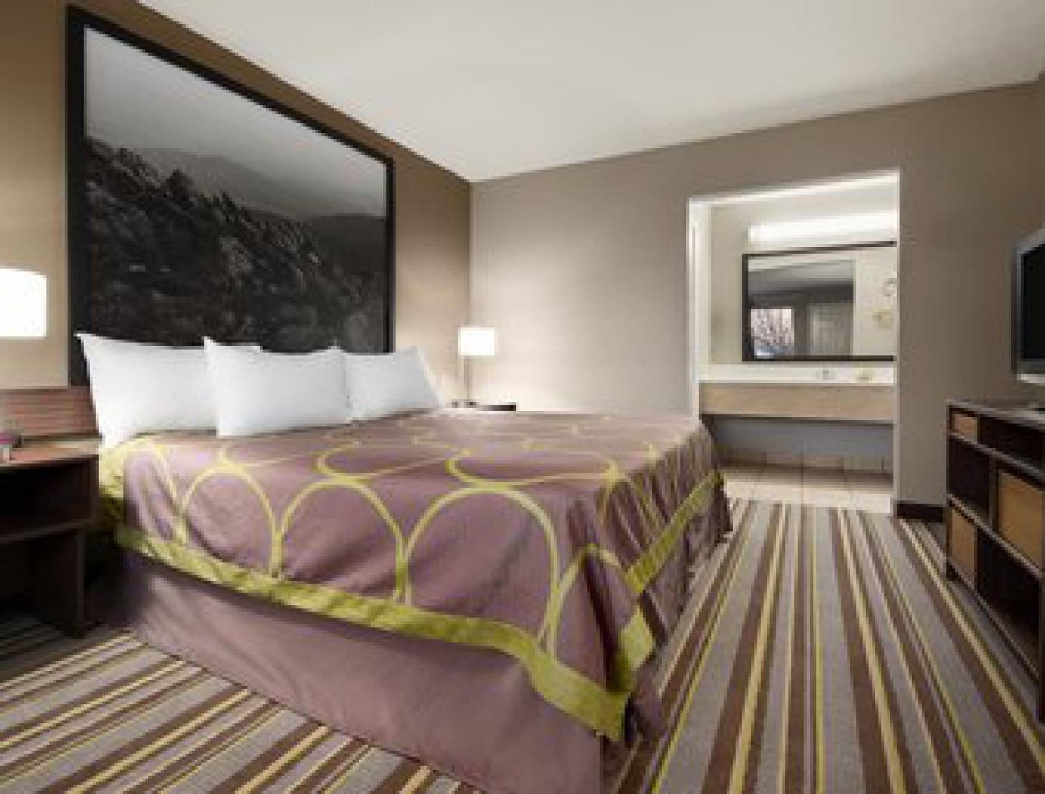 Wytheville Vacations - Super 8 by Wyndham Wytheville - Property Image 17