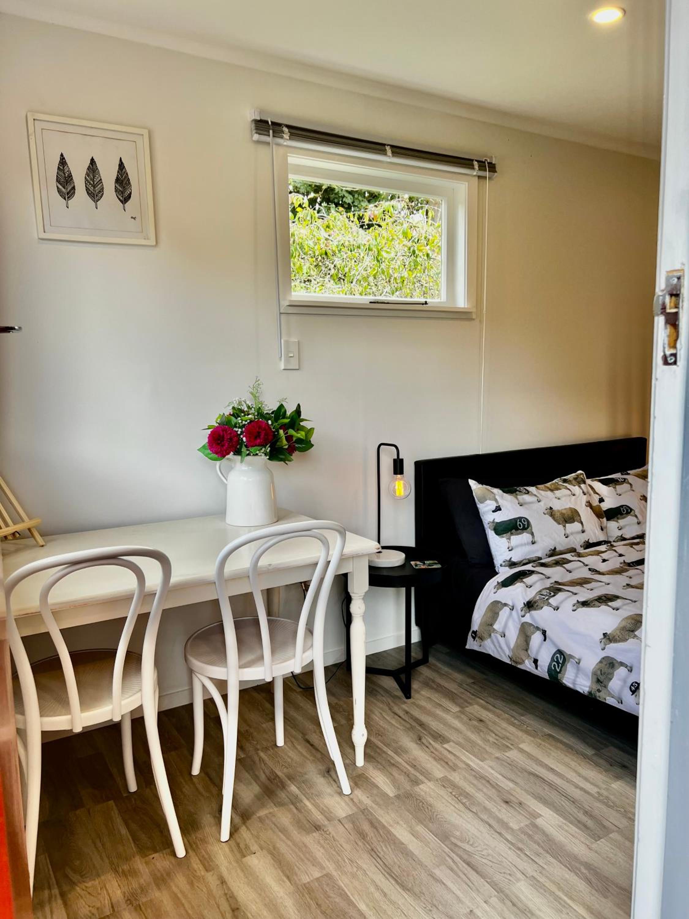 Short Stay- YOUR OWN GUESTHOUSE! view 4