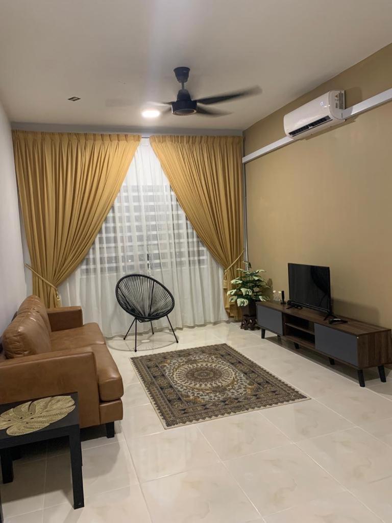 ALEENA STAYCATION @ APARTMENT TOK PELAM PANTAI BATU BURUK