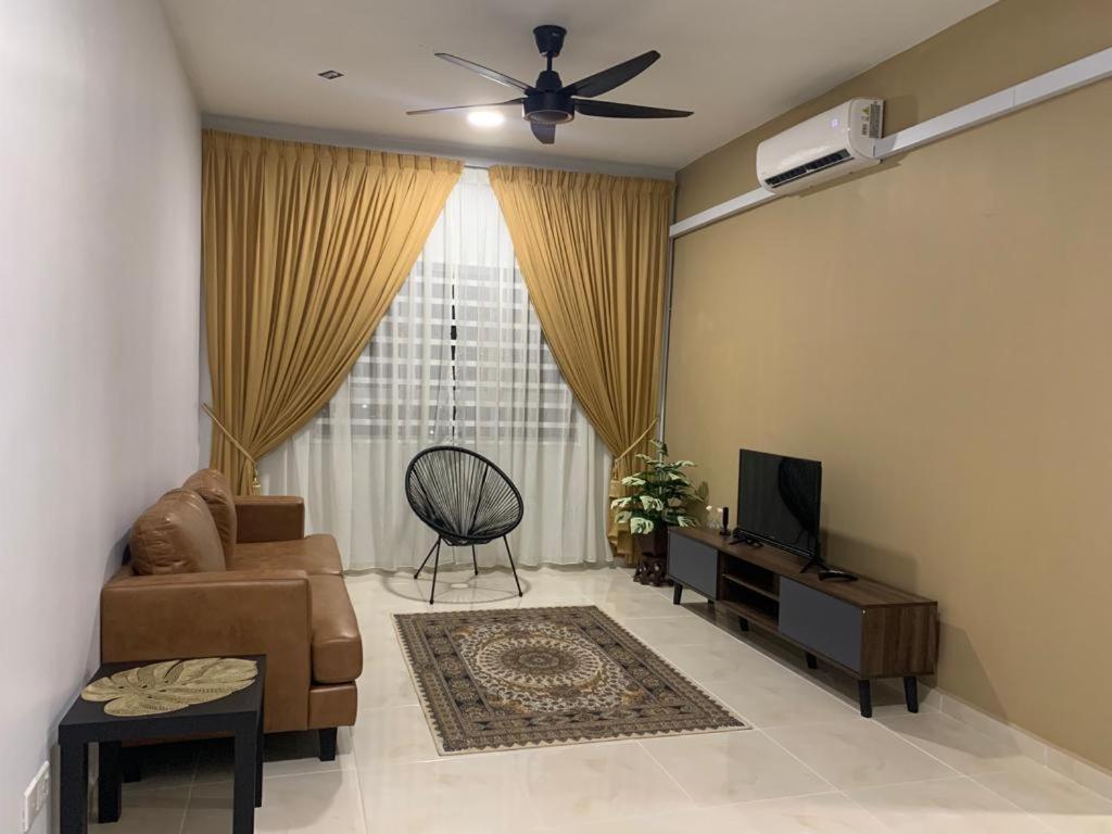 ALEENA STAYCATION @ APARTMENT TOK PELAM PANTAI BATU BURUK
