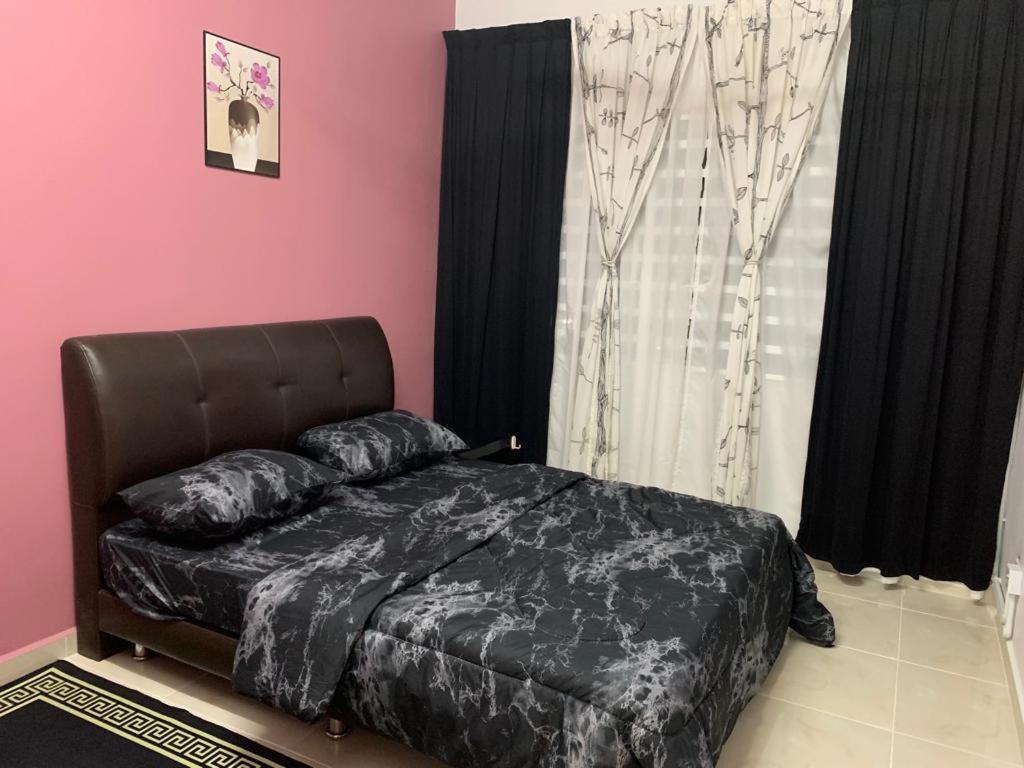 ALEENA STAYCATION @ APARTMENT TOK PELAM PANTAI BATU BURUK