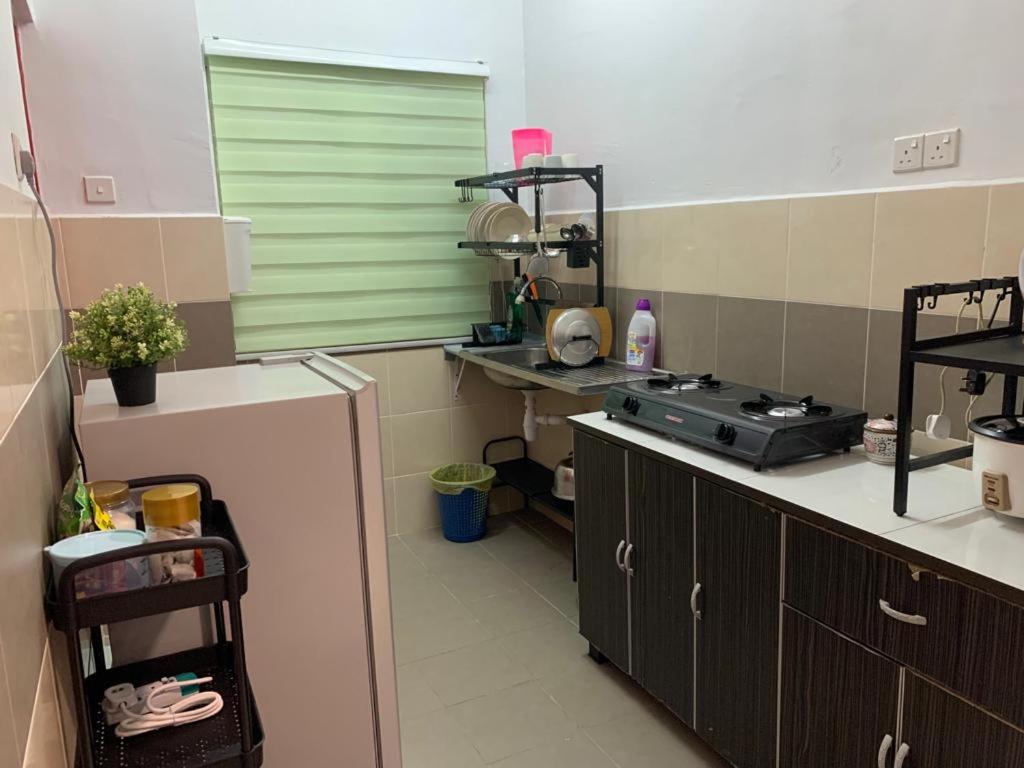 ALEENA STAYCATION @ APARTMENT TOK PELAM PANTAI BATU BURUK