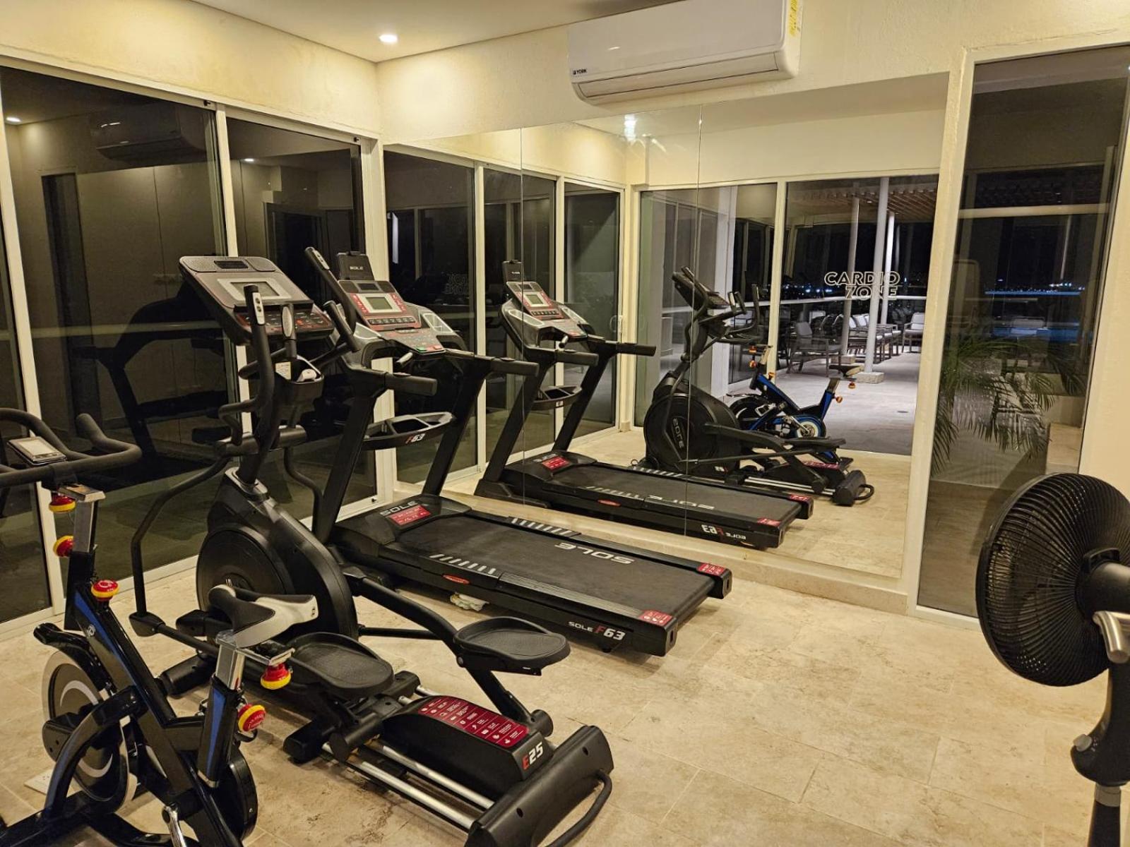 Apartamento con jacuzzi privado, vista al mar, sector exclusivo