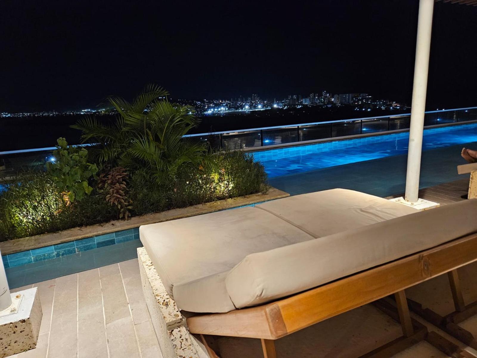 Apartamento con jacuzzi privado, vista al mar, sector exclusivo