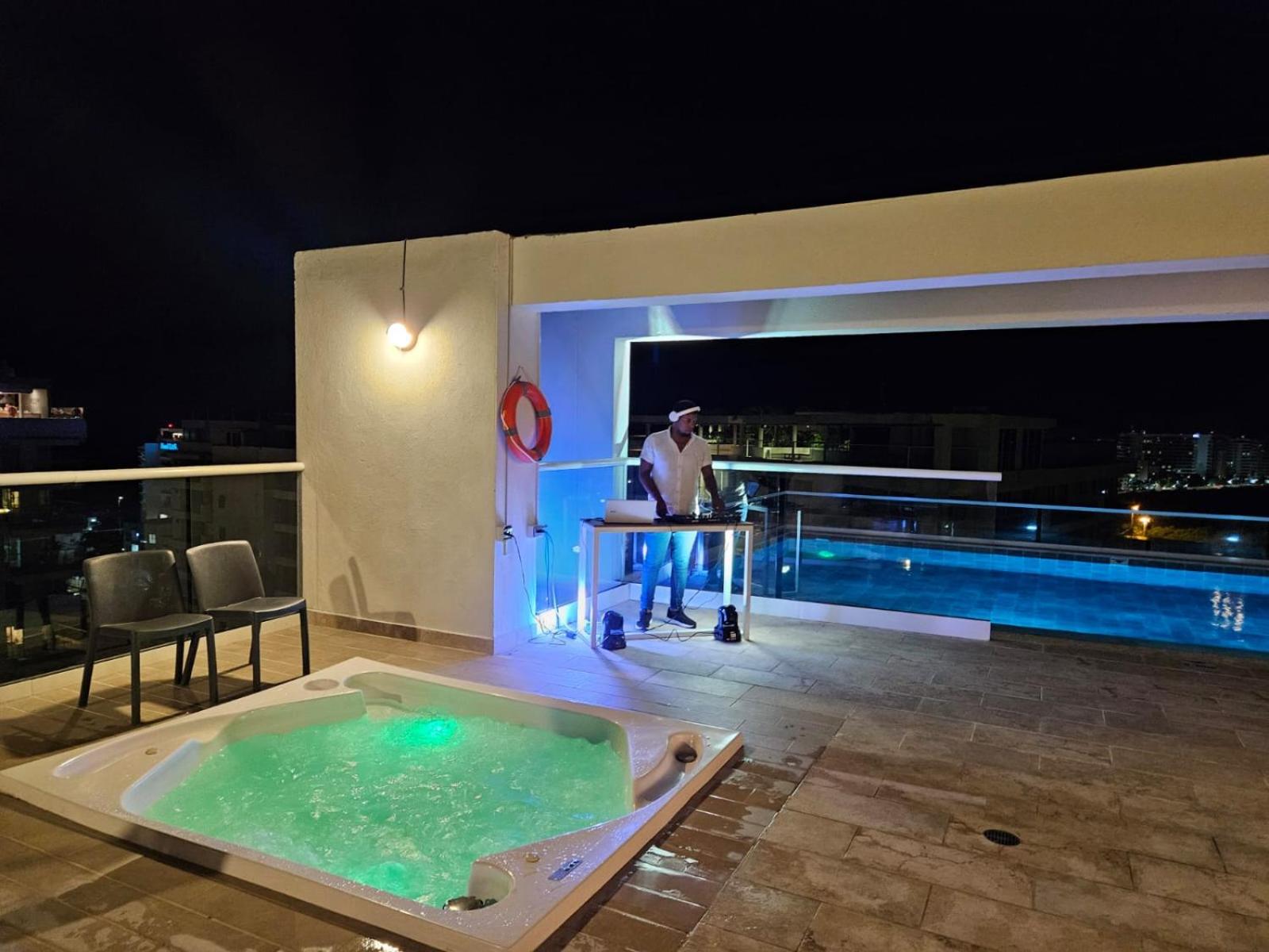 Apartamento con jacuzzi privado, vista al mar, sector exclusivo