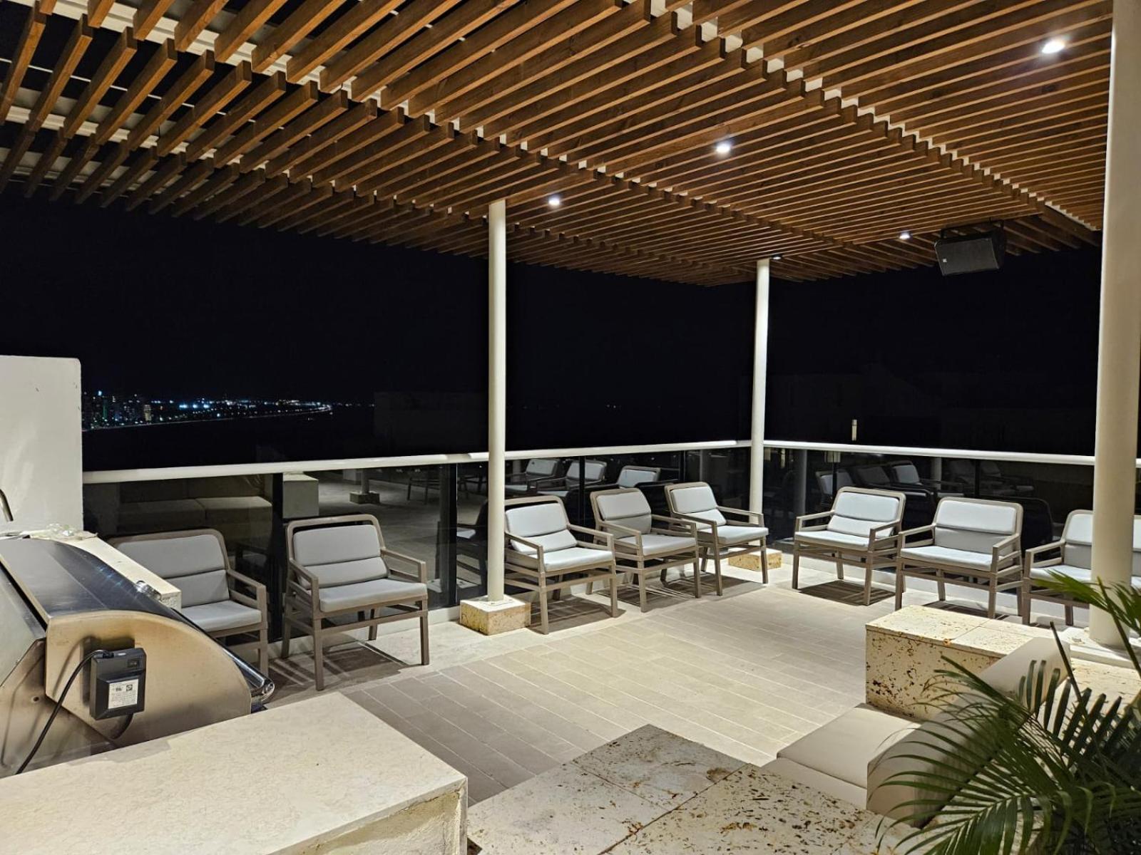 Apartamento con jacuzzi privado, vista al mar, sector exclusivo