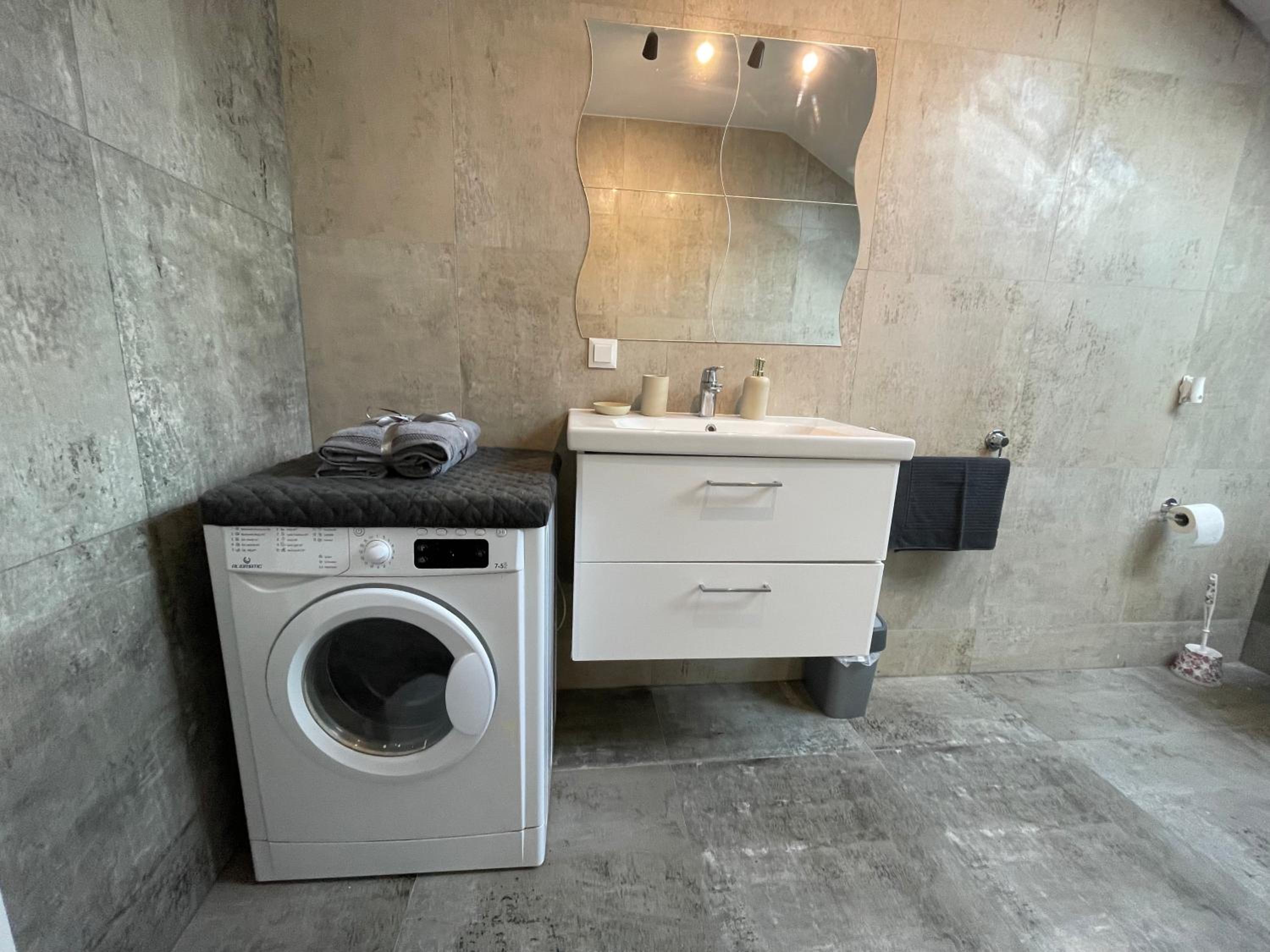 Cozy Apartment near Vienna Airport - tax included and Self CheckIn