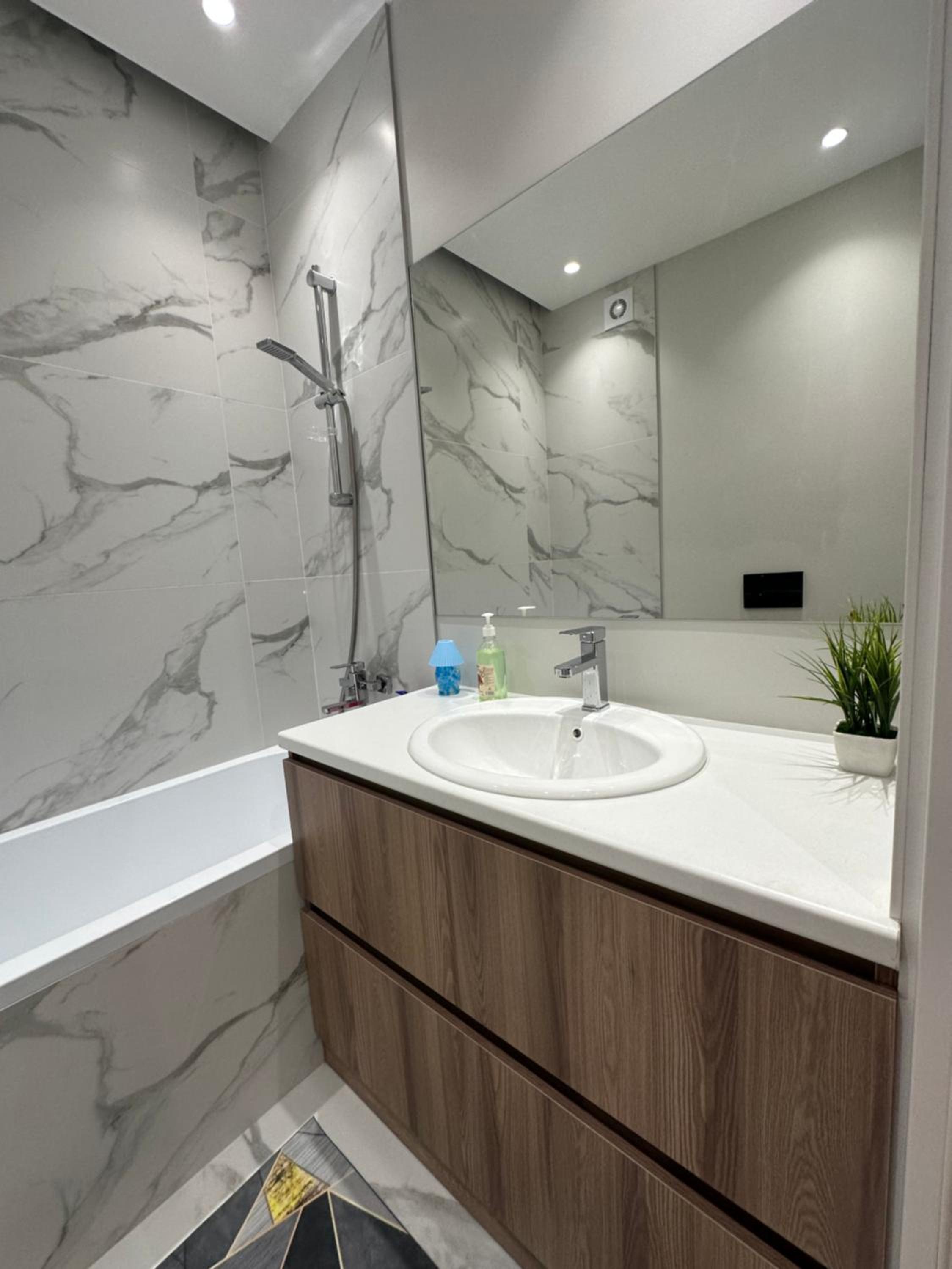 Apartment en Almaty — bathroom