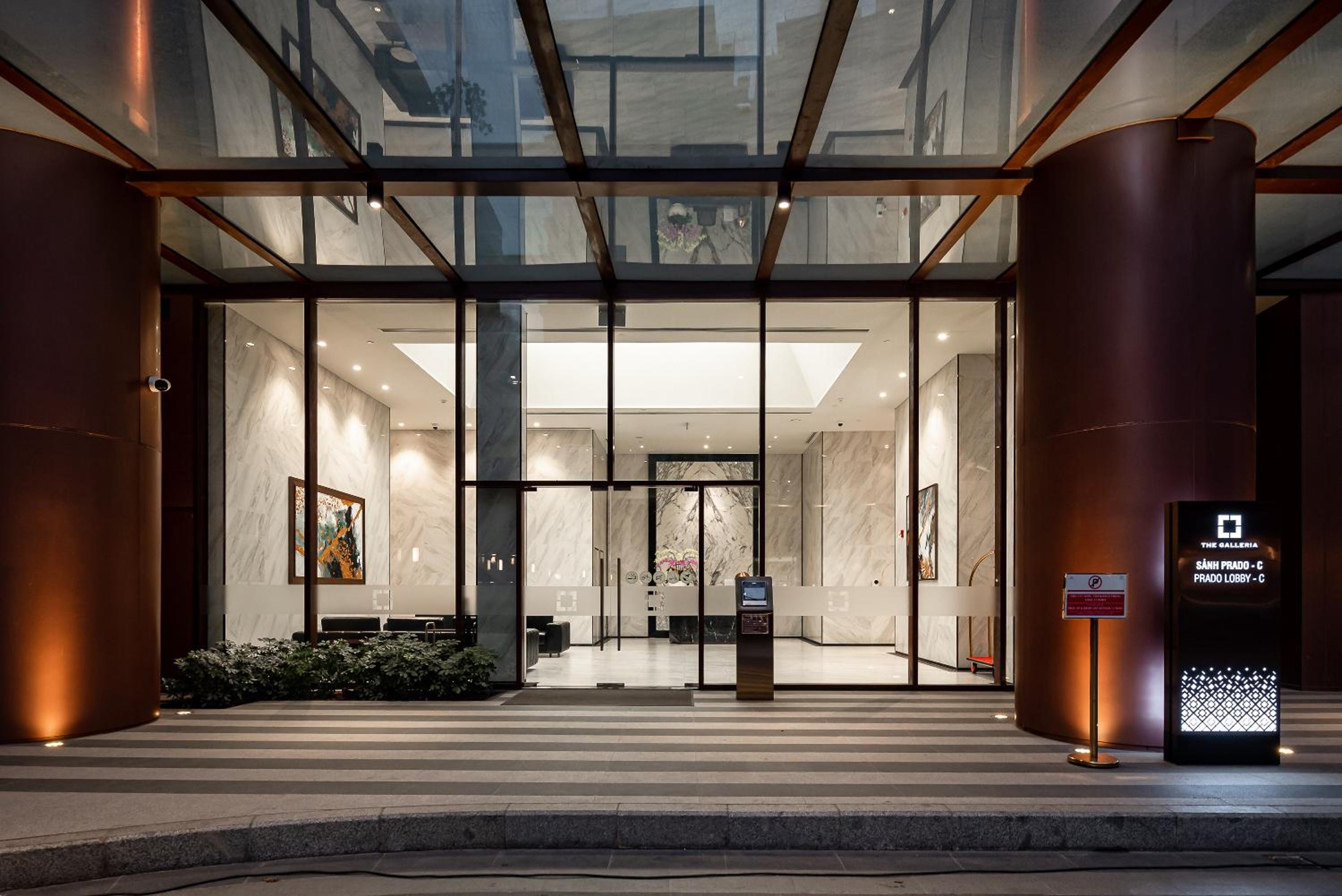 Metropole Saigon Suites