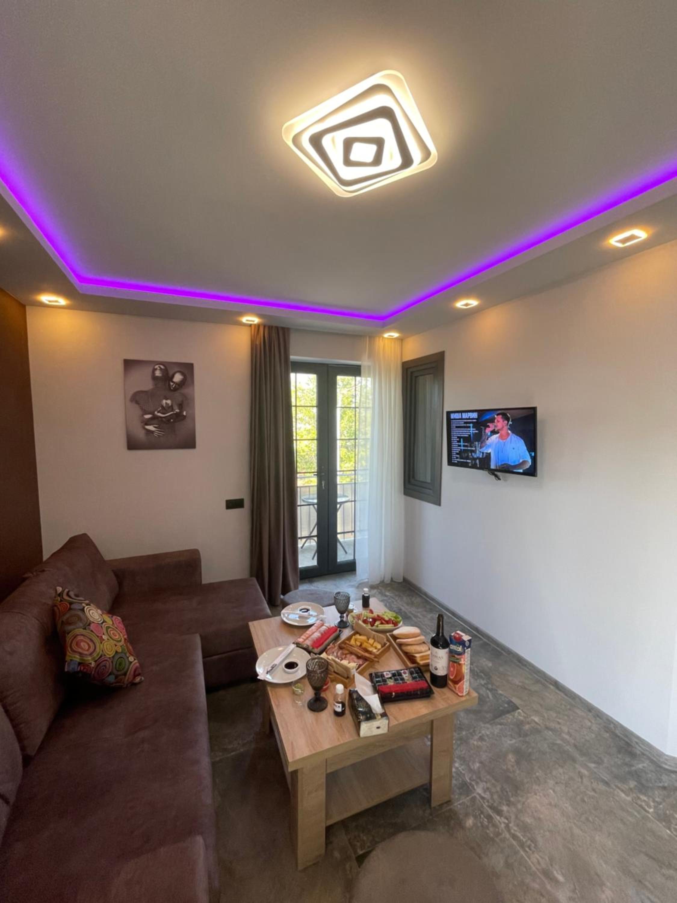 Designed Apartment with French Balcony SELF CHECK IN