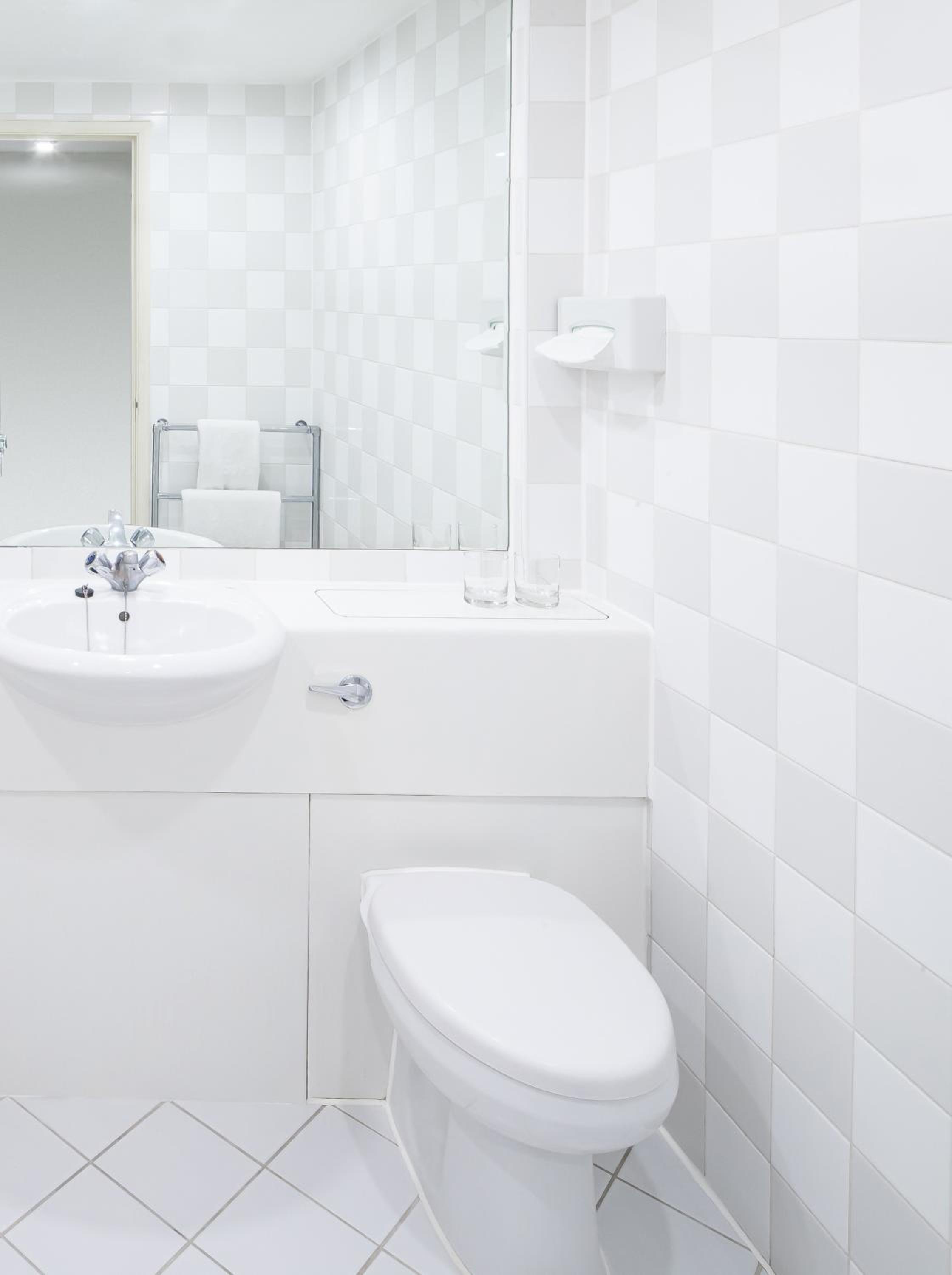 Horley Vacations - Holiday Inn London - Gatwick Airport, an IHG Hotel - Property Image 3