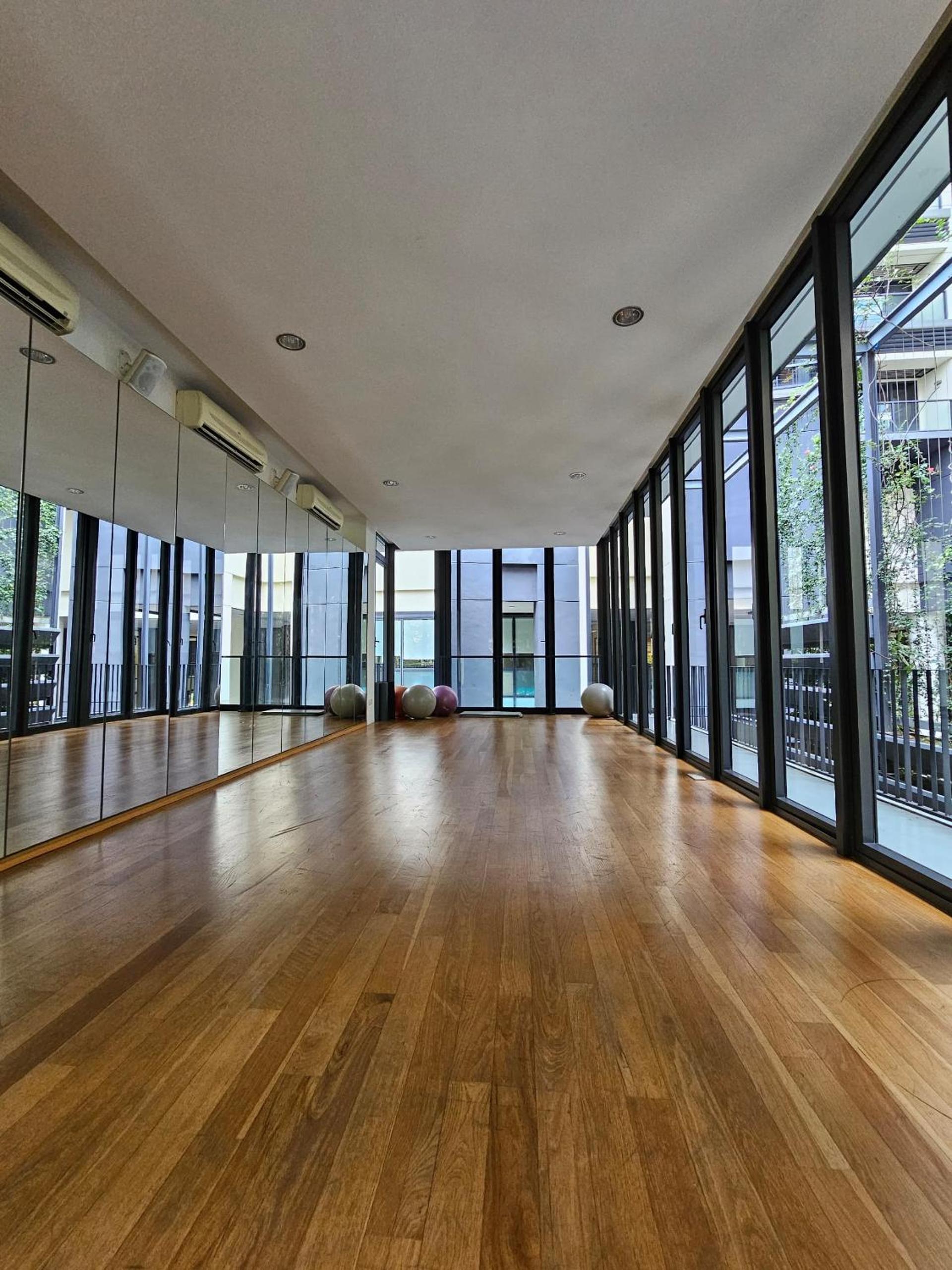 Stylish Large 3guests 1br St Mary Residences