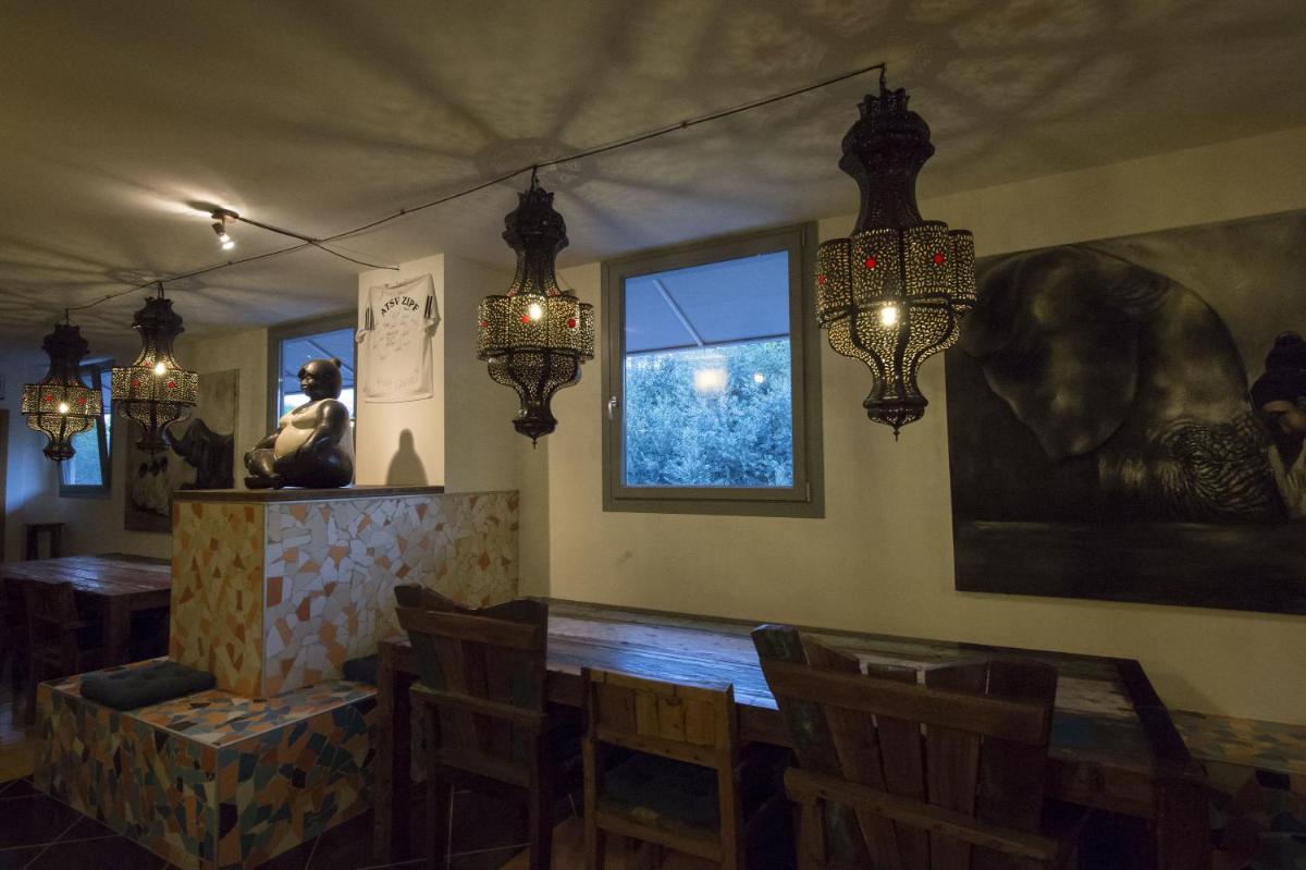restaurant