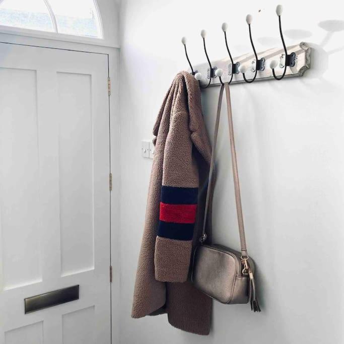 Beautiful Stylish 3 Bedroom Converted Chapel Dog Friendly Central