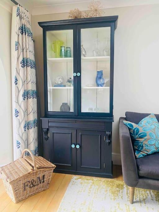Beautiful Stylish 3 Bedroom Converted Chapel Dog Friendly Central