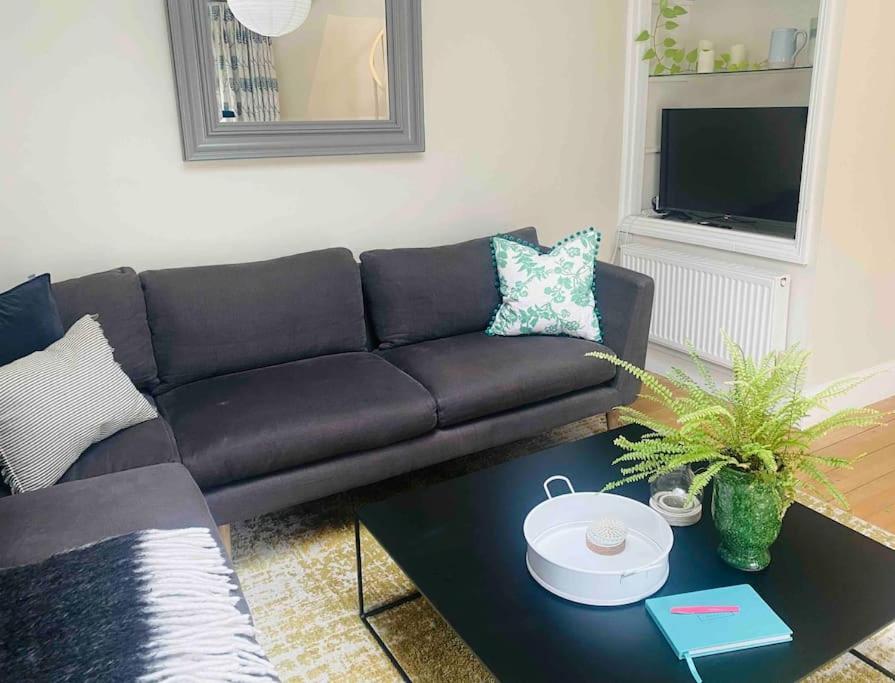 Beautiful Stylish 3 Bedroom Converted Chapel Dog Friendly Central
