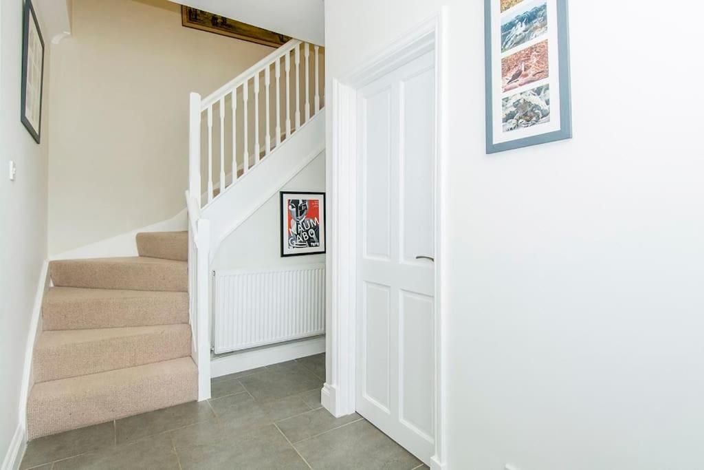 Beautiful Stylish 3 Bedroom Converted Chapel Dog Friendly Central