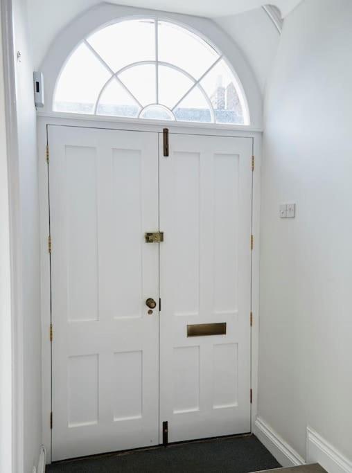 Beautiful Stylish 3 Bedroom Converted Chapel Dog Friendly Central