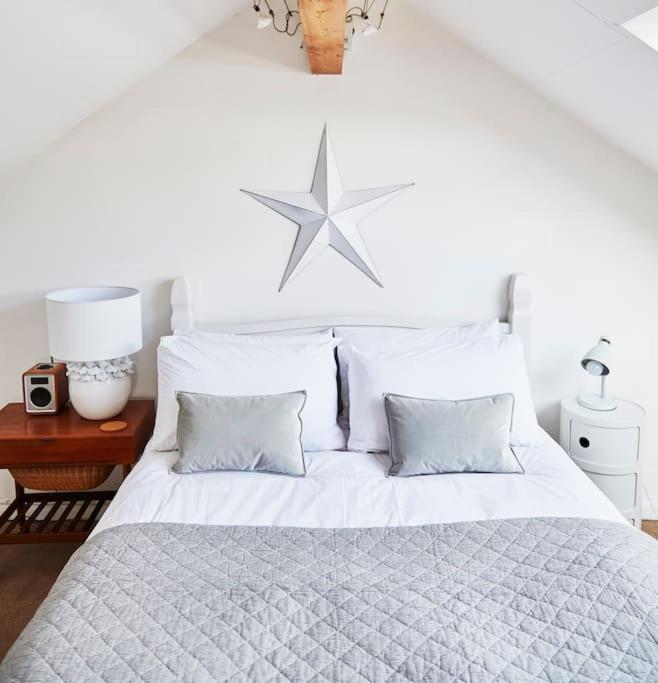 Beautiful Stylish 3 Bedroom Converted Chapel Dog Friendly Central