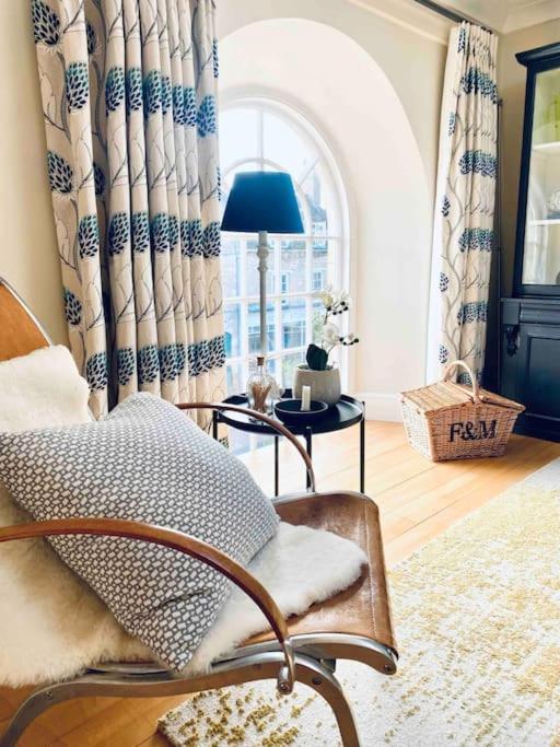 Beautiful Stylish 3 Bedroom Converted Chapel Dog Friendly Central