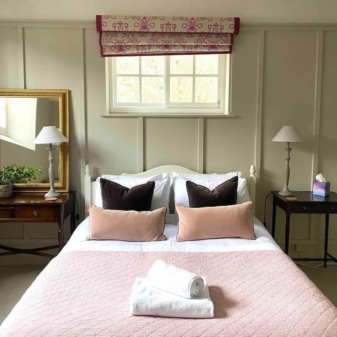 Beautiful Stylish 3 Bedroom Converted Chapel Dog Friendly Central