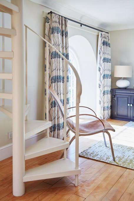 Beautiful Stylish 3 Bedroom Converted Chapel Dog Friendly Central