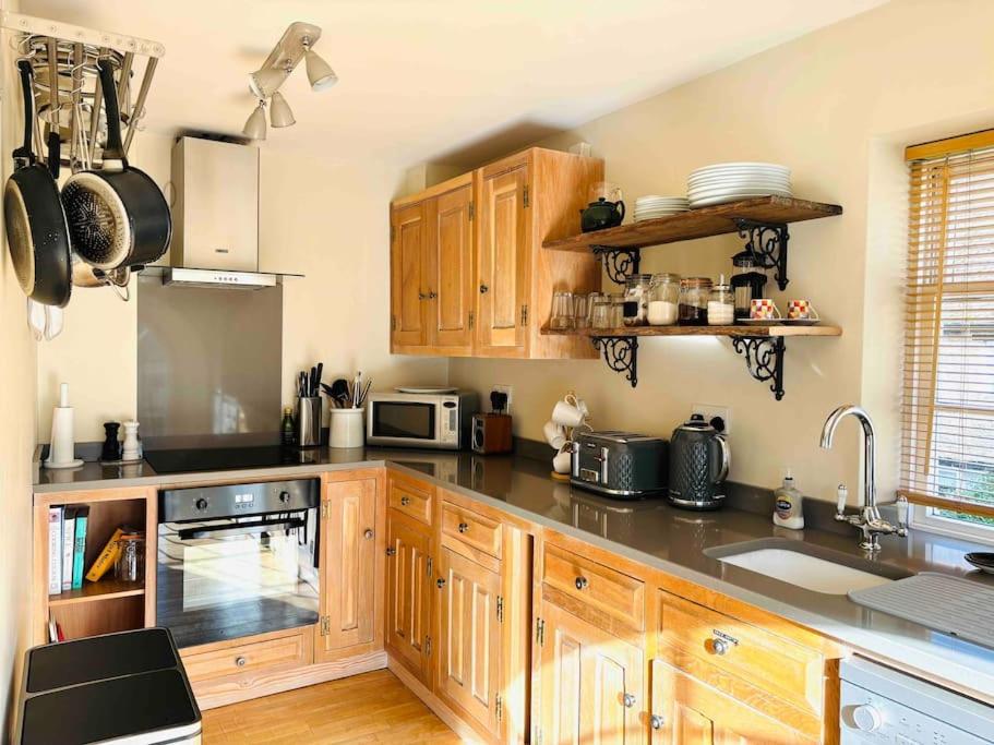 Beautiful Stylish 3 Bedroom Converted Chapel Dog Friendly Central