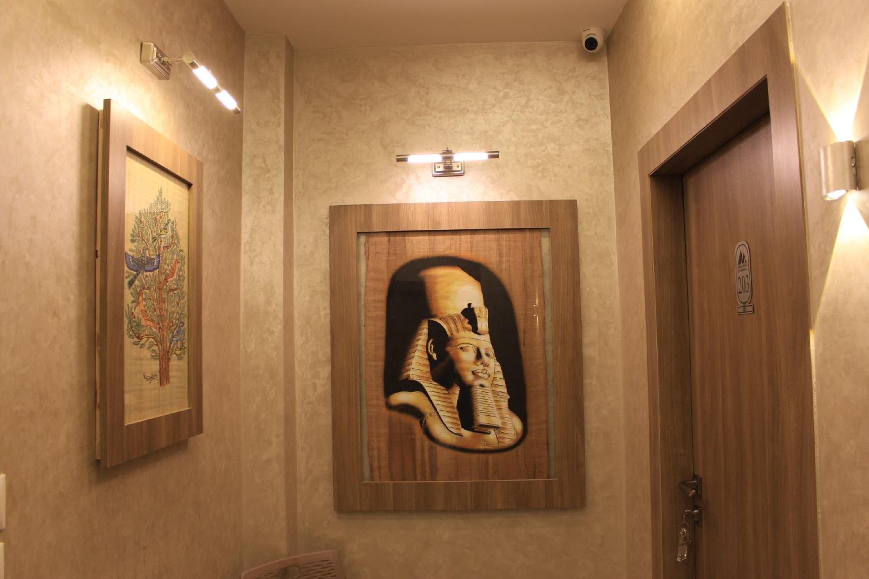 Discover pyramids inn