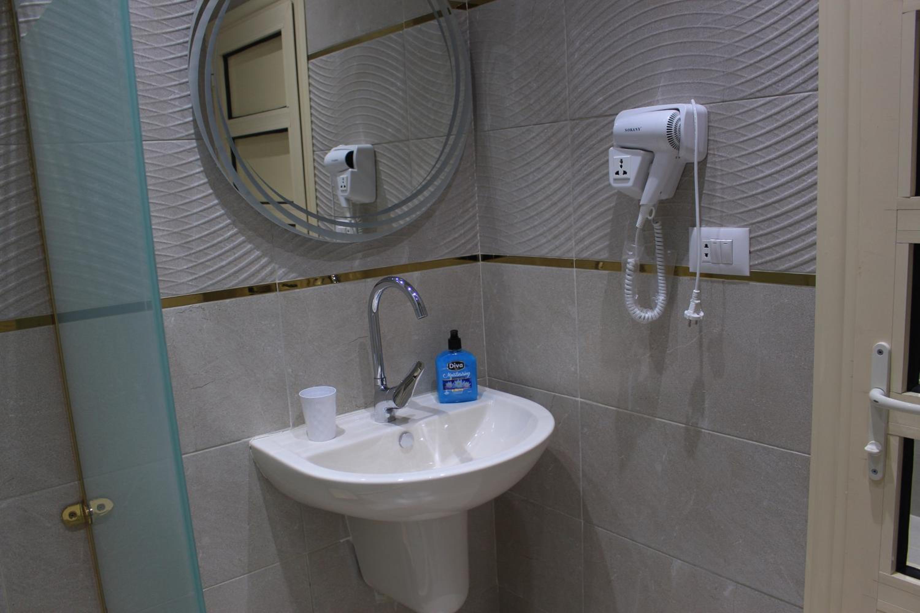 Discover pyramids inn