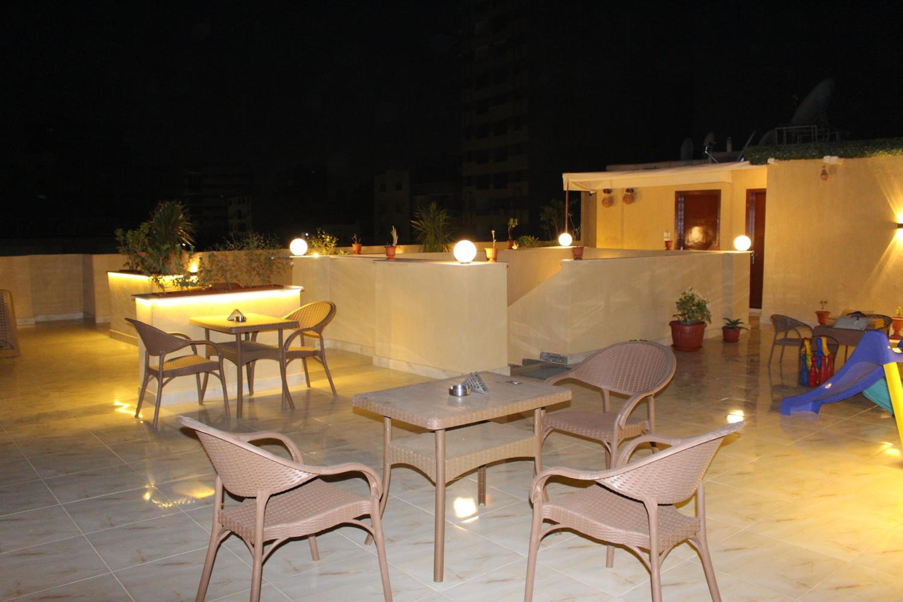 Discover pyramids inn