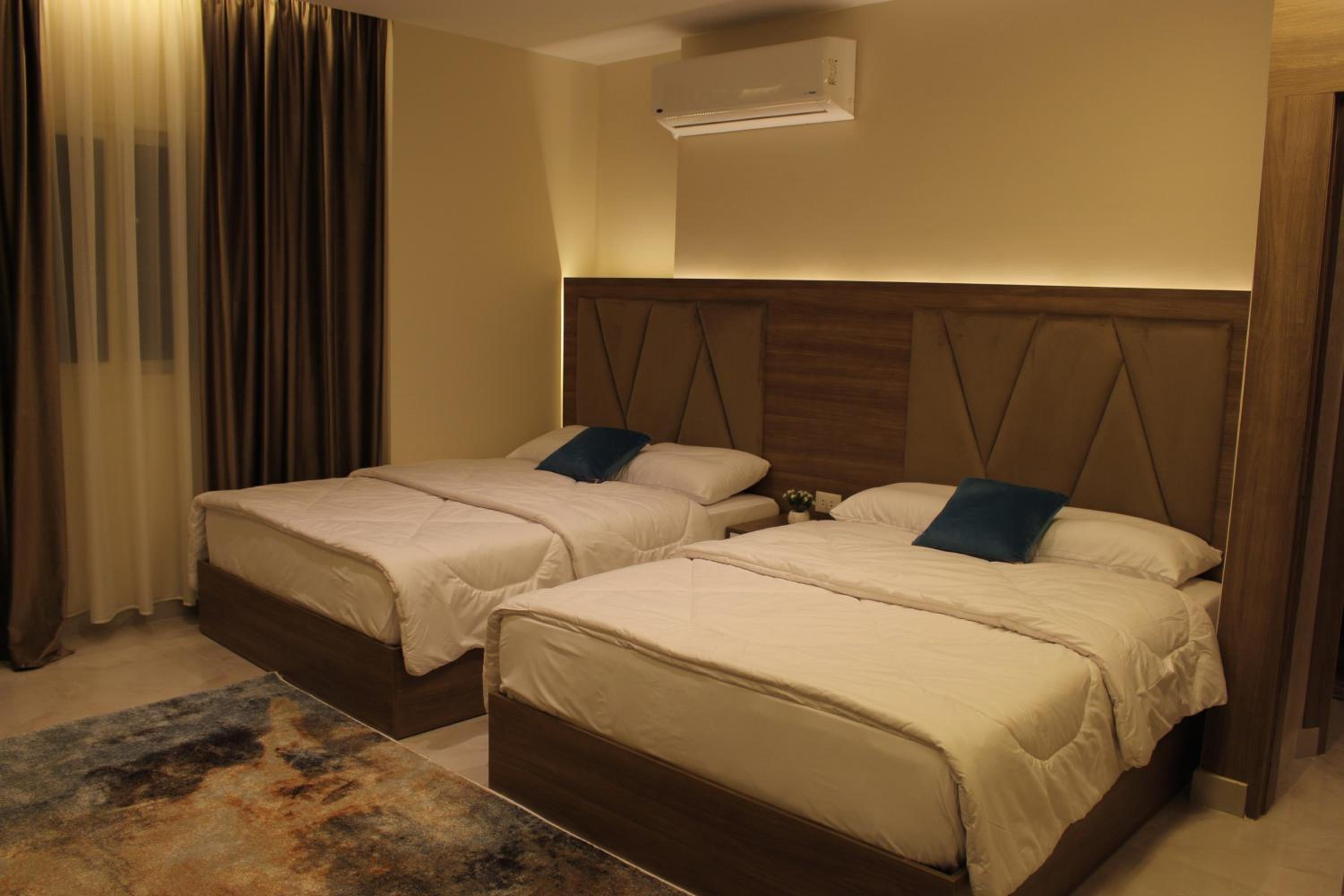 Discover pyramids inn