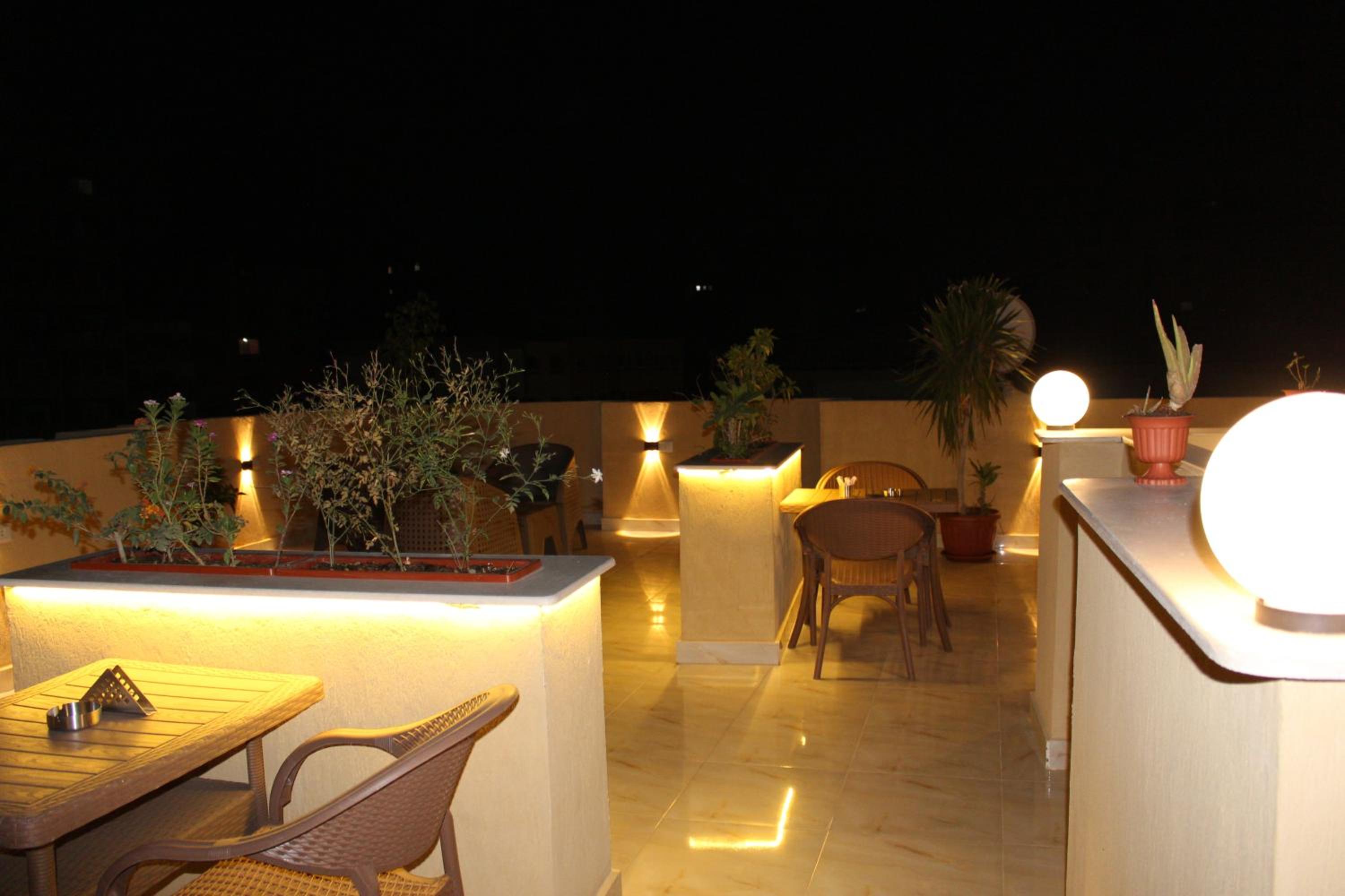 Discover pyramids inn
