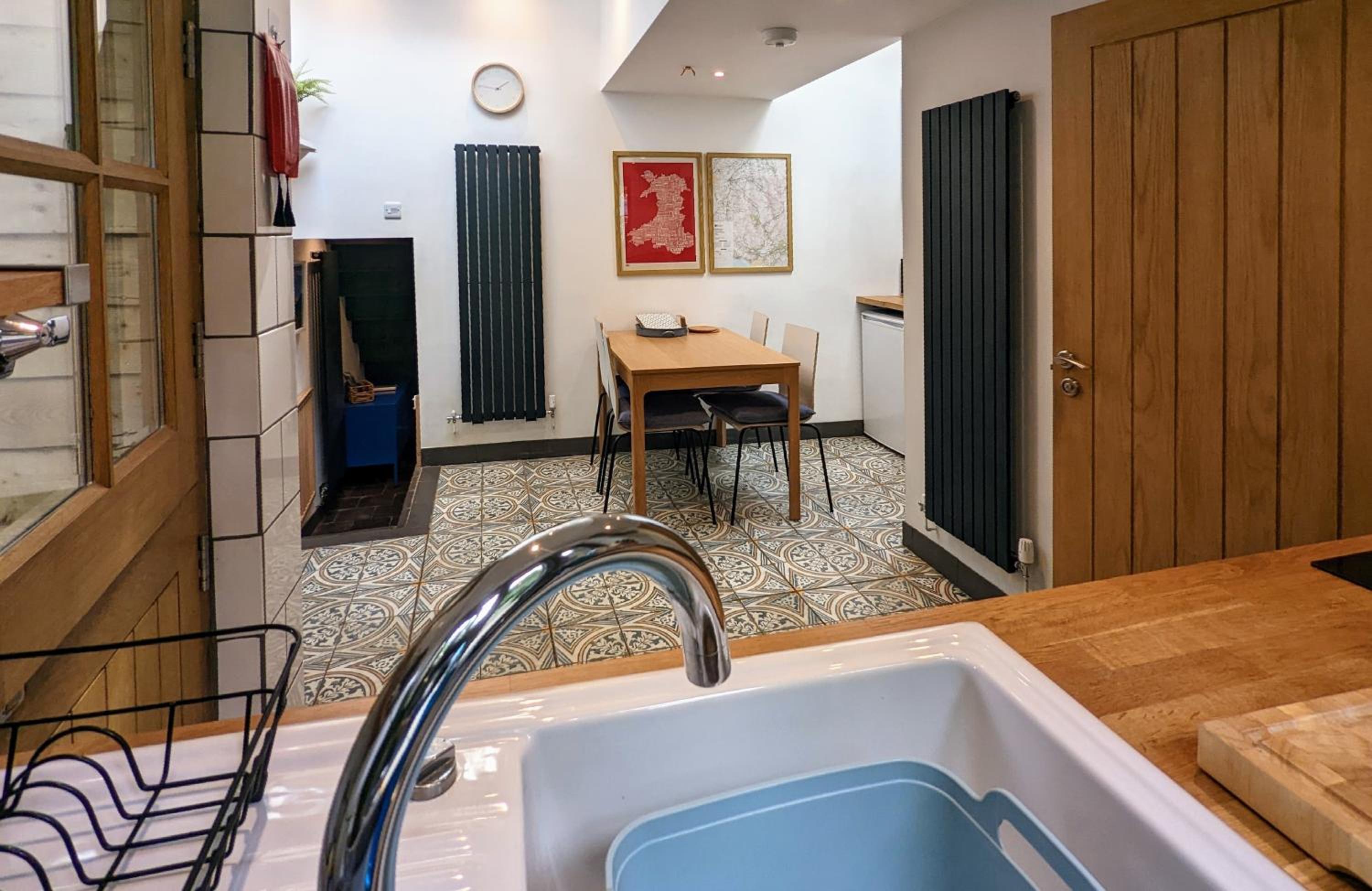 Cosy Cottage, 5 miles from Snowdon Base Camp with Log Burner and Mountain Views view 3