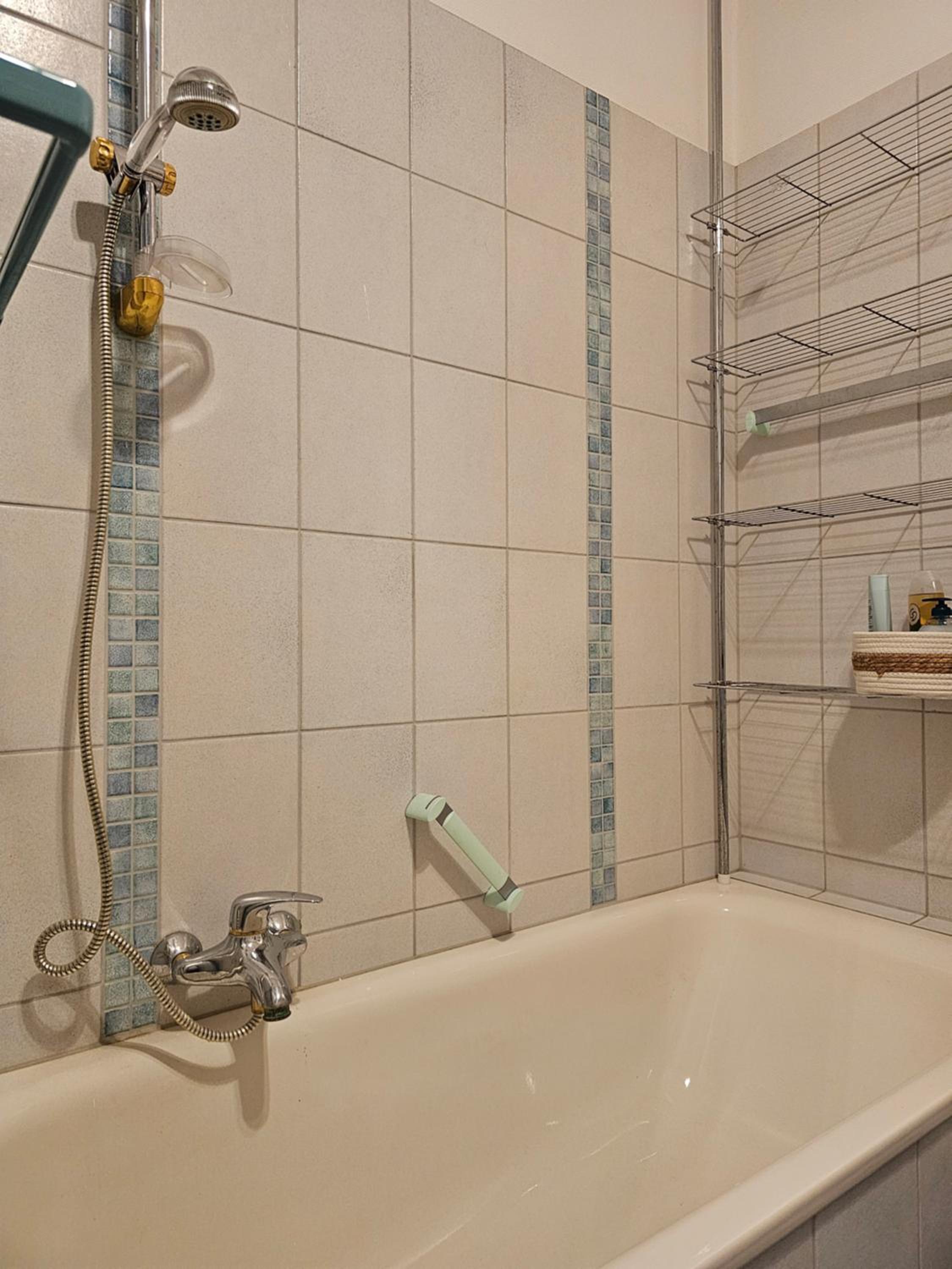 135qm 4 Zimmer Ferienwohnung in Stadtnähe, Wintergarten Parkplatz