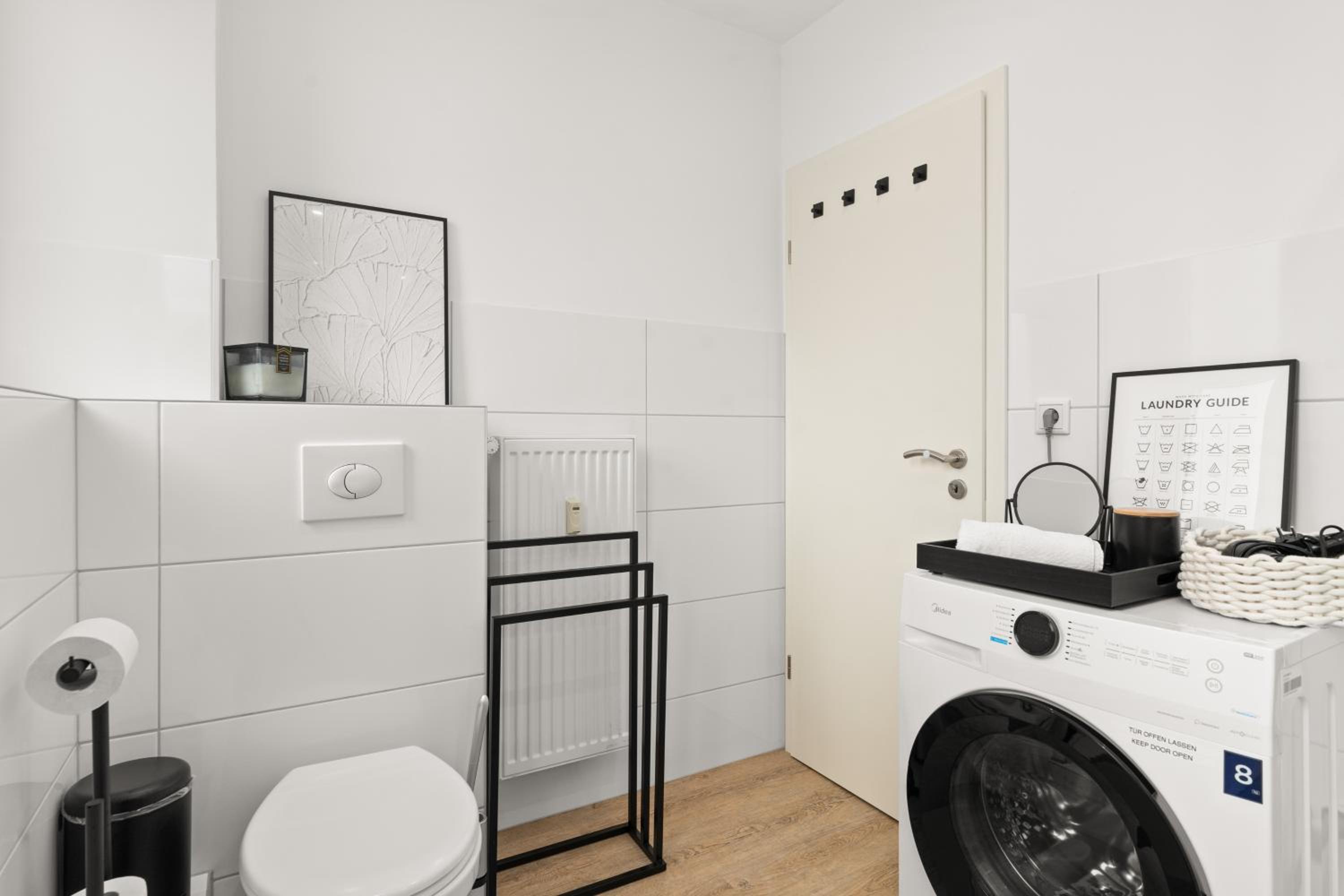 SHINY HOMES - Elegant City Apartments