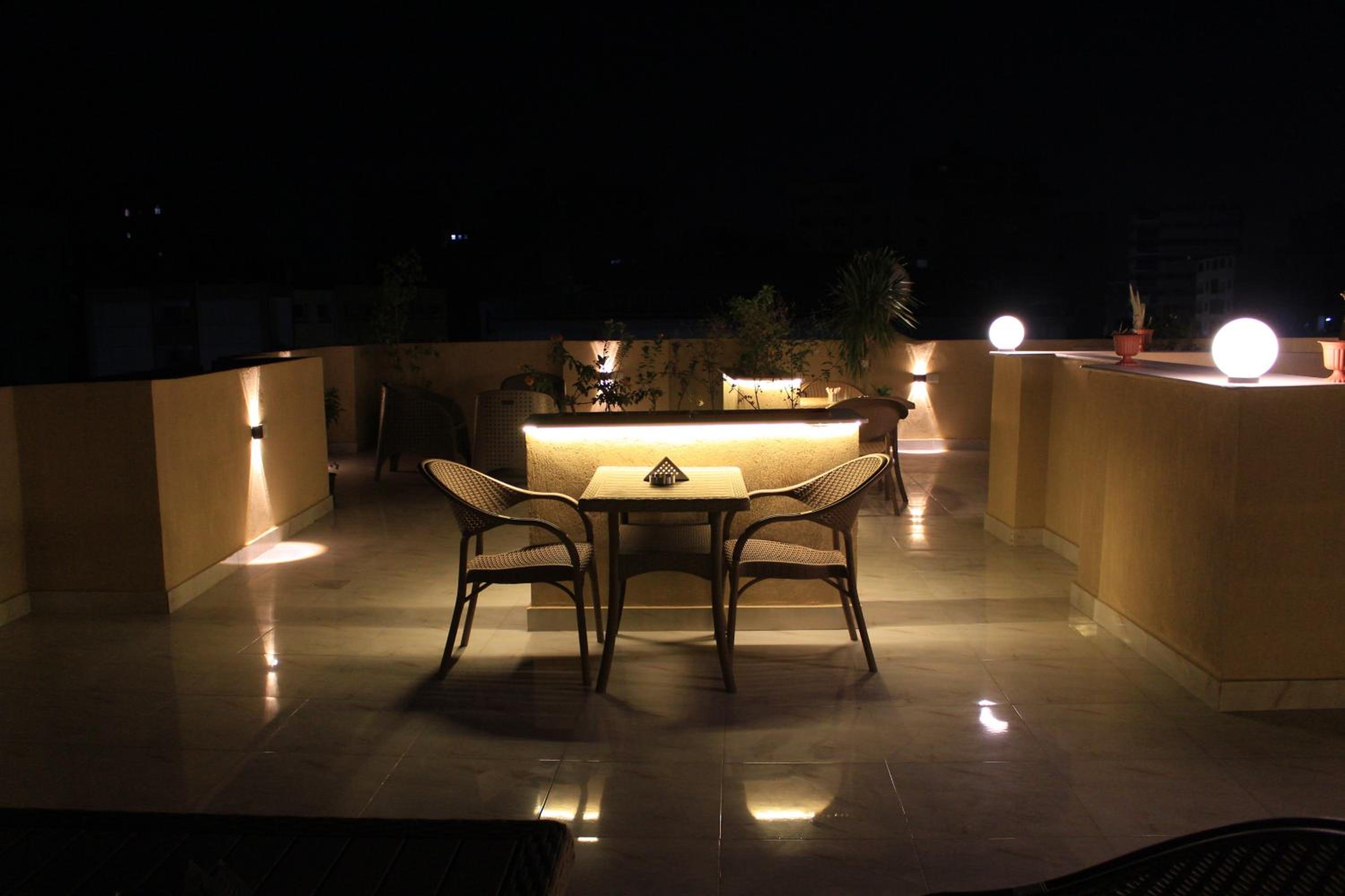 Discover pyramids inn
