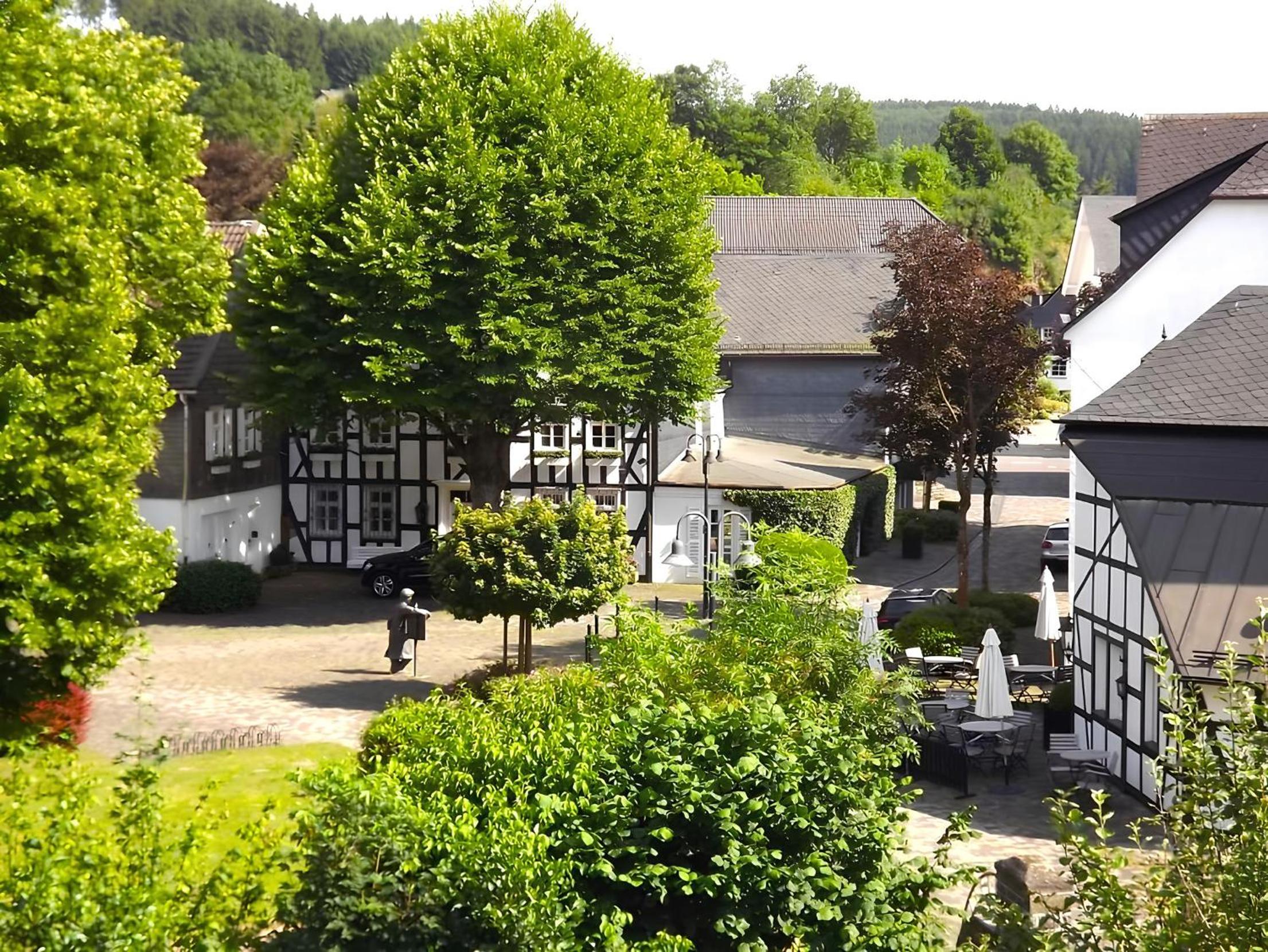 Ferienhaus Pape - 300m2, 17 Betten - mit großem privatem Garten, Pool, Dart, Sauna-, Grill- und Spielbereich - Ideal für Familien