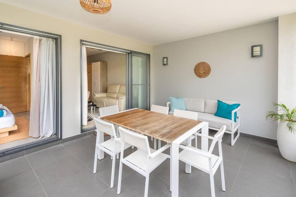 Wonderful Mont Choisy flat, huge lagoon pool view 5