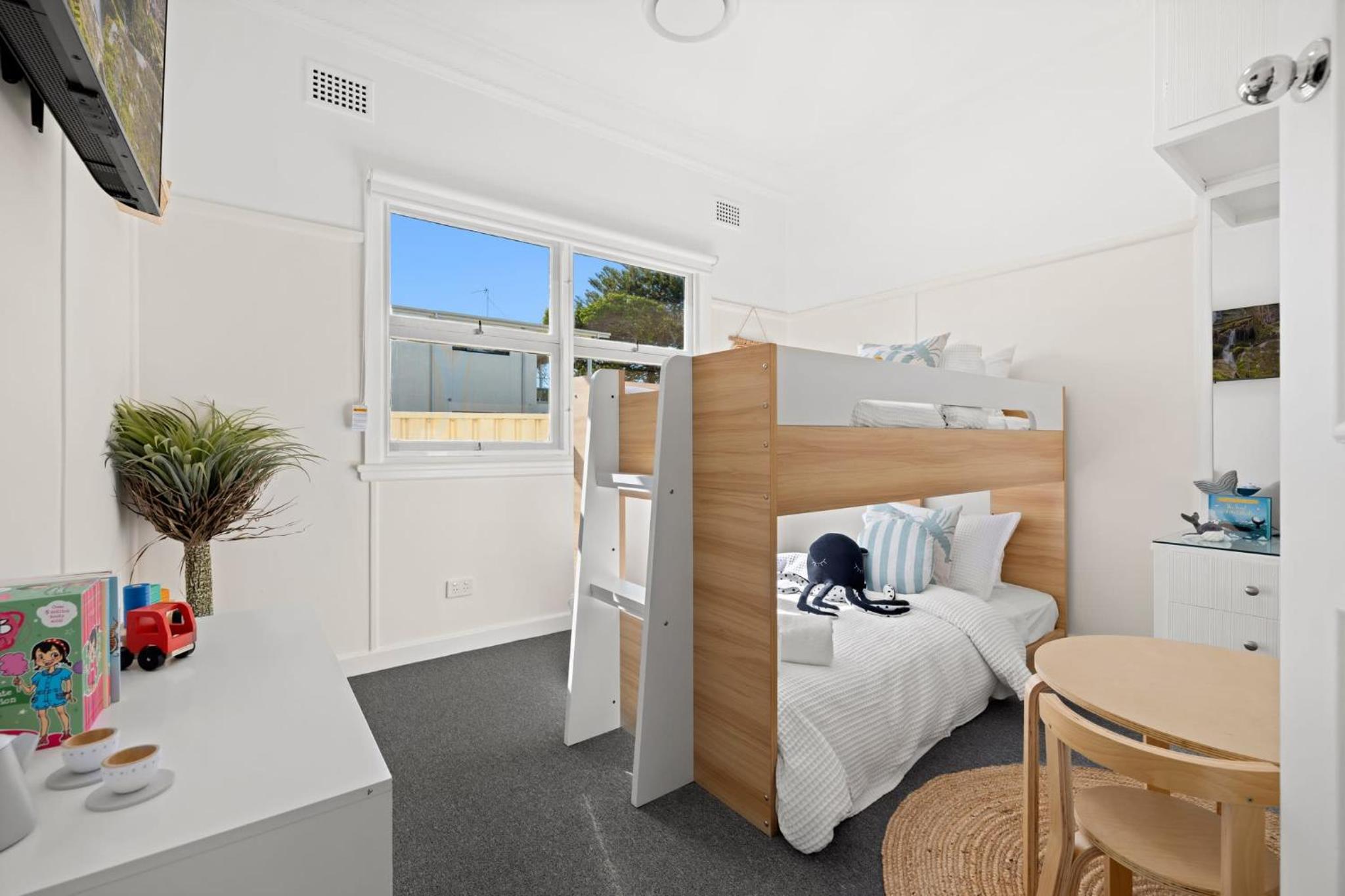 Cute Beach Cottage - Absolute Beach Front