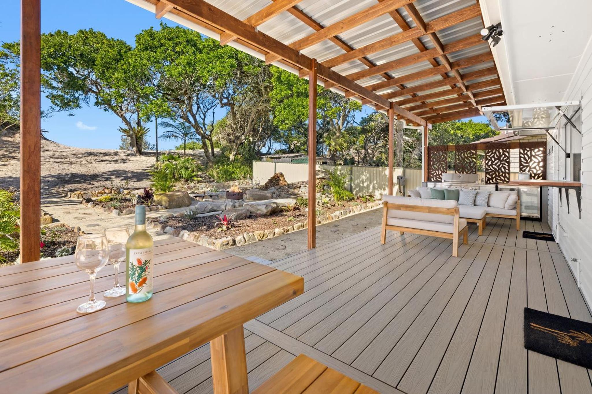 Cute Beach Cottage - Absolute Beach Front