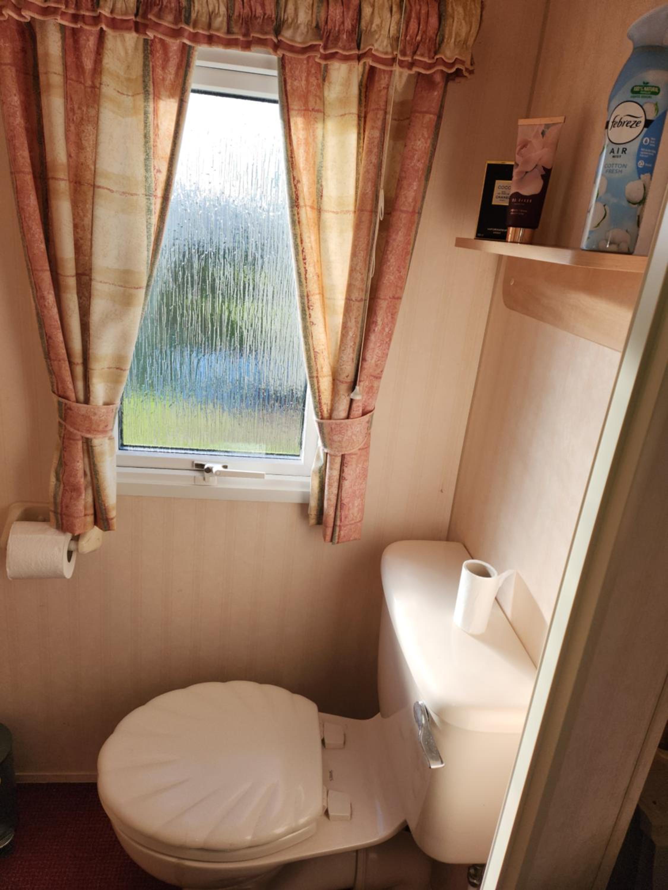 The promenade, nr to fantasy island minimum 3 nights stay view 5
