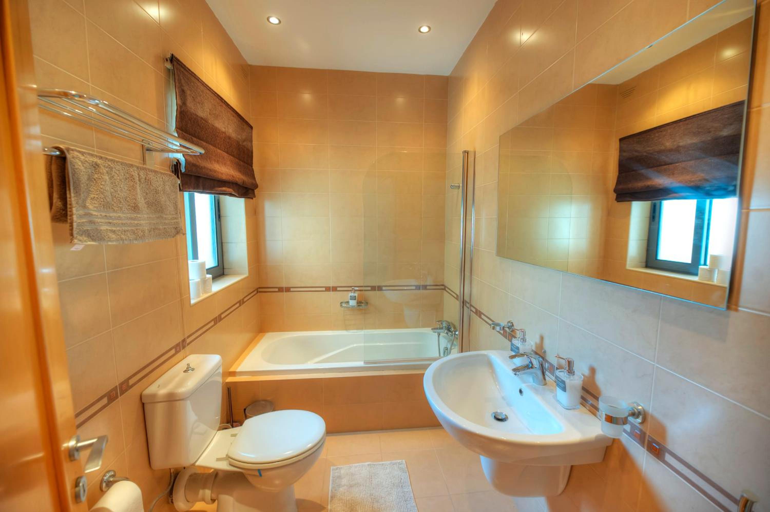 Modern 3BR Stylish & Spacious Apartment - Close to Sliema Promenade view 2