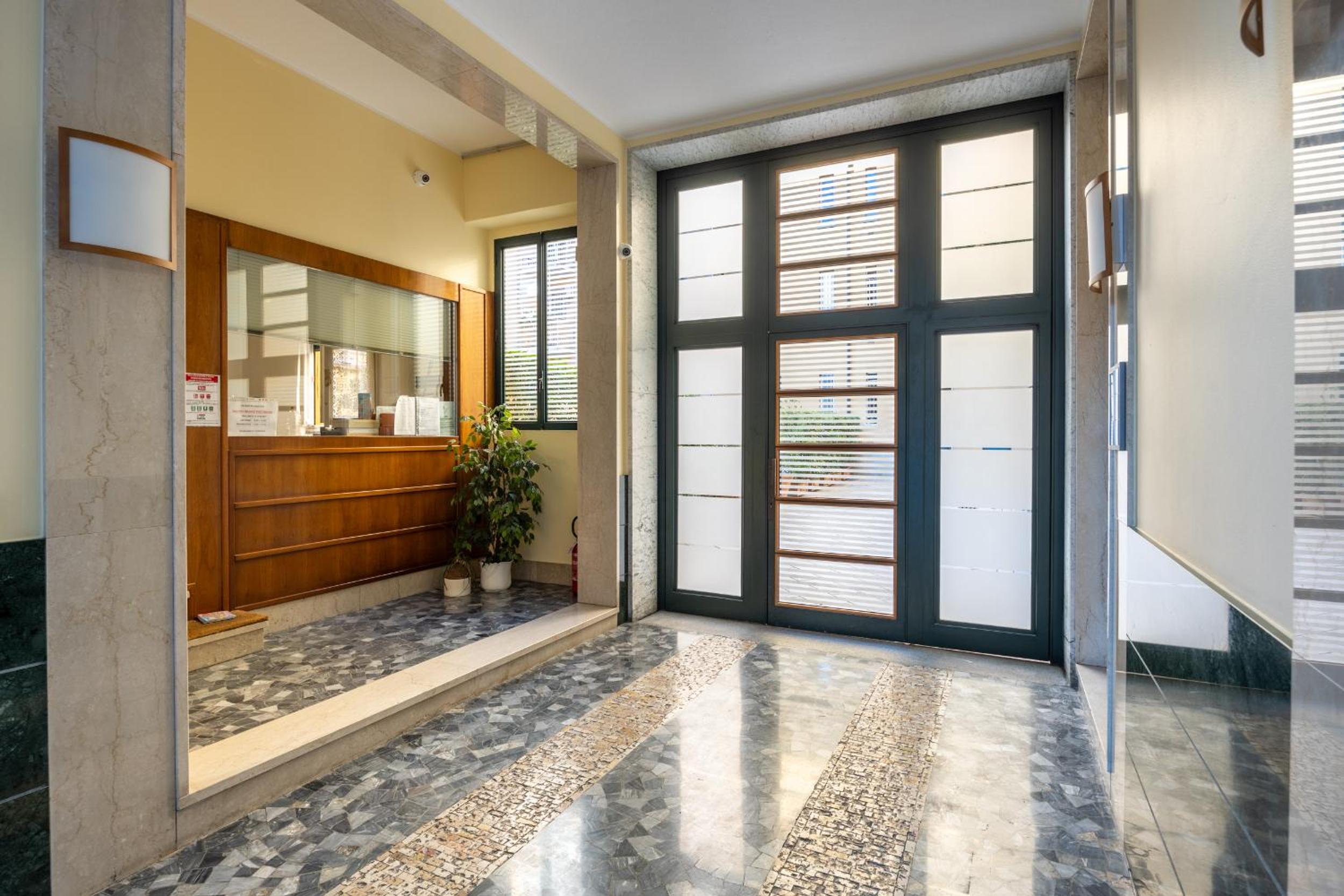 CityLife Apartment- Metro Access - 2 Bedrooms